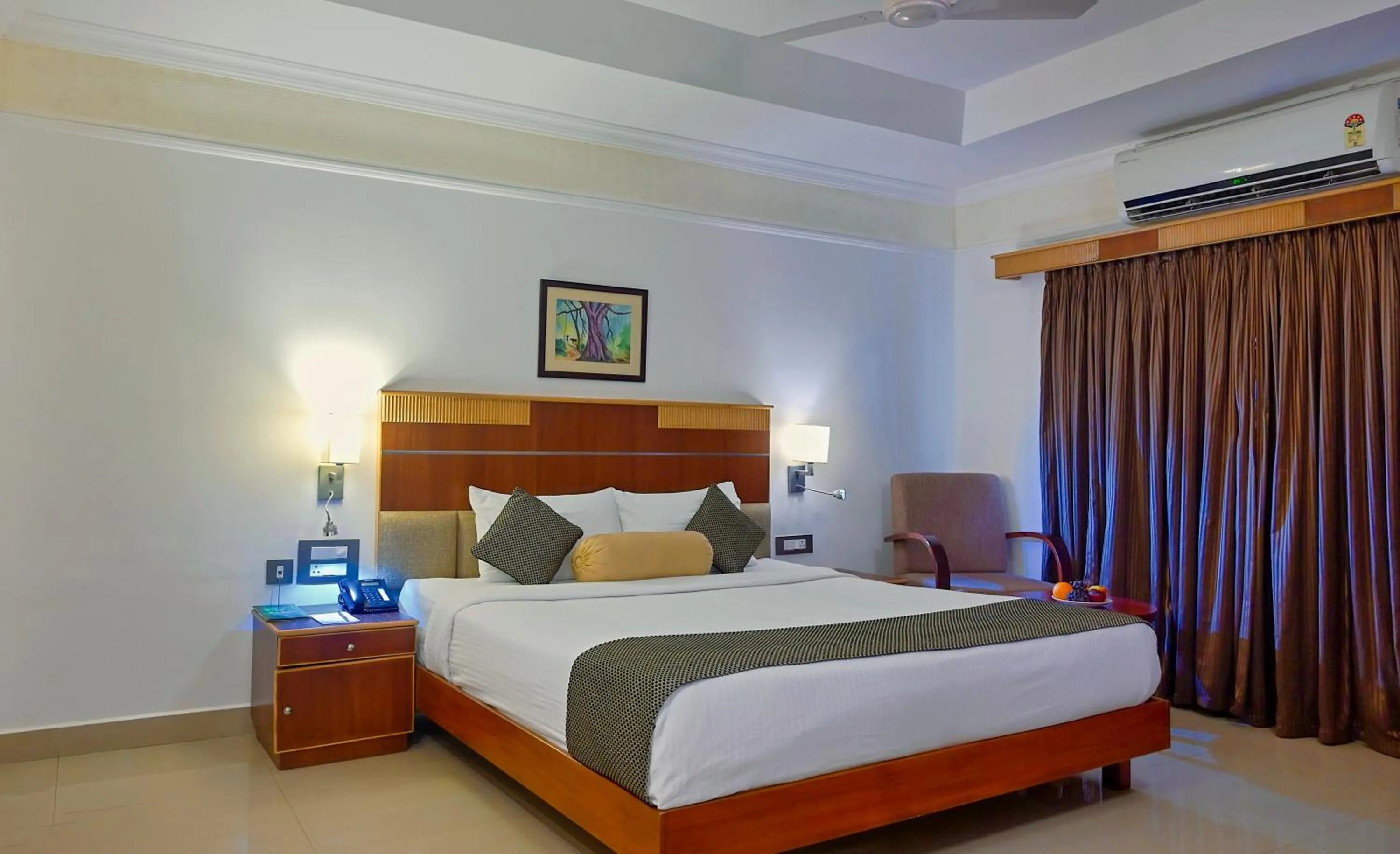 Bed in Contour Backwaters Hotel Resort & Convention Centre