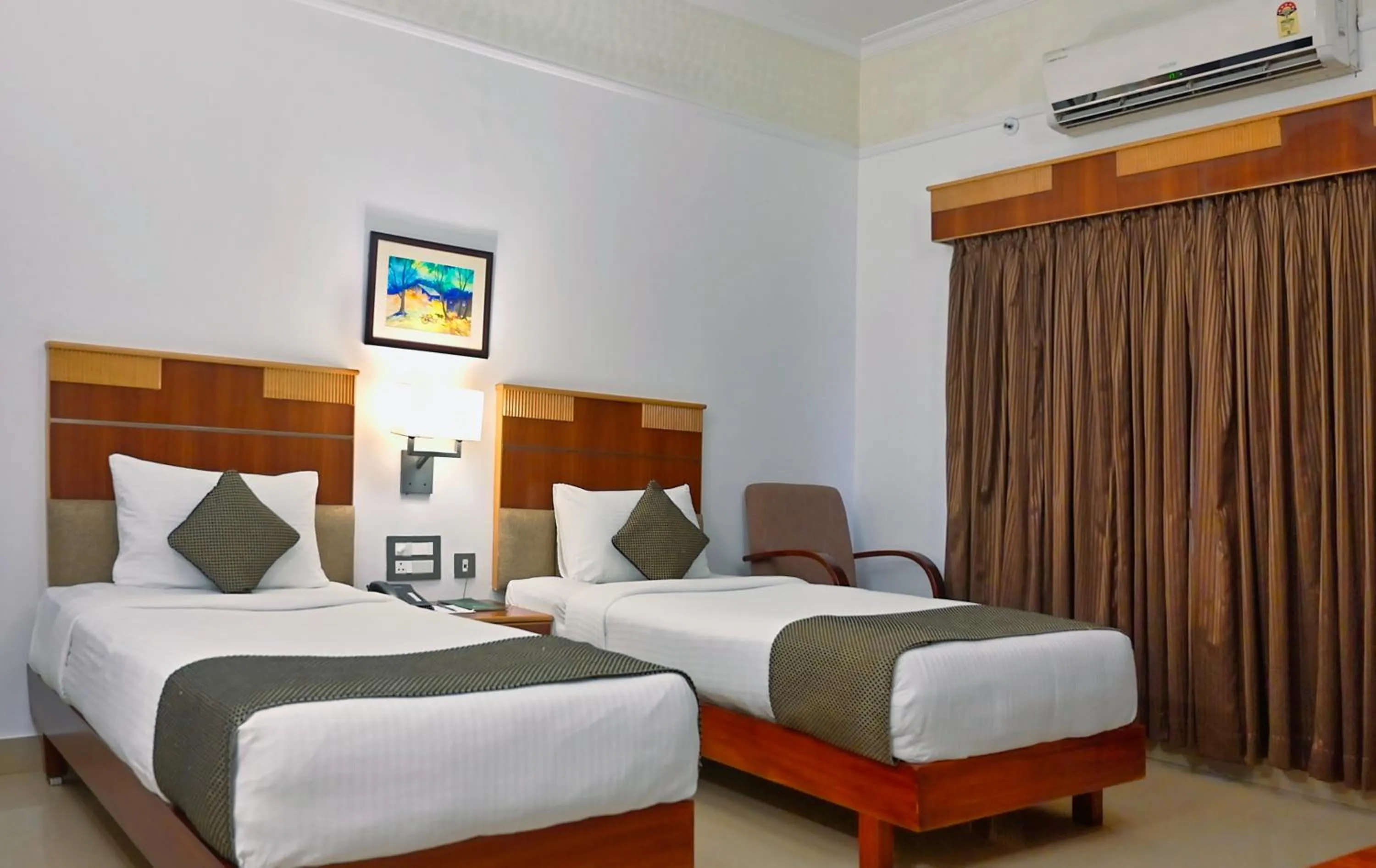 Bed in Contour Backwaters Hotel Resort & Convention Centre