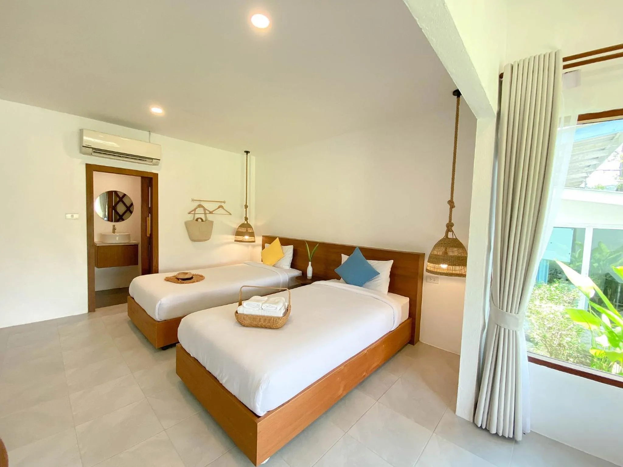 Bedroom, Bed in Issara Beach Resort Beachfront
