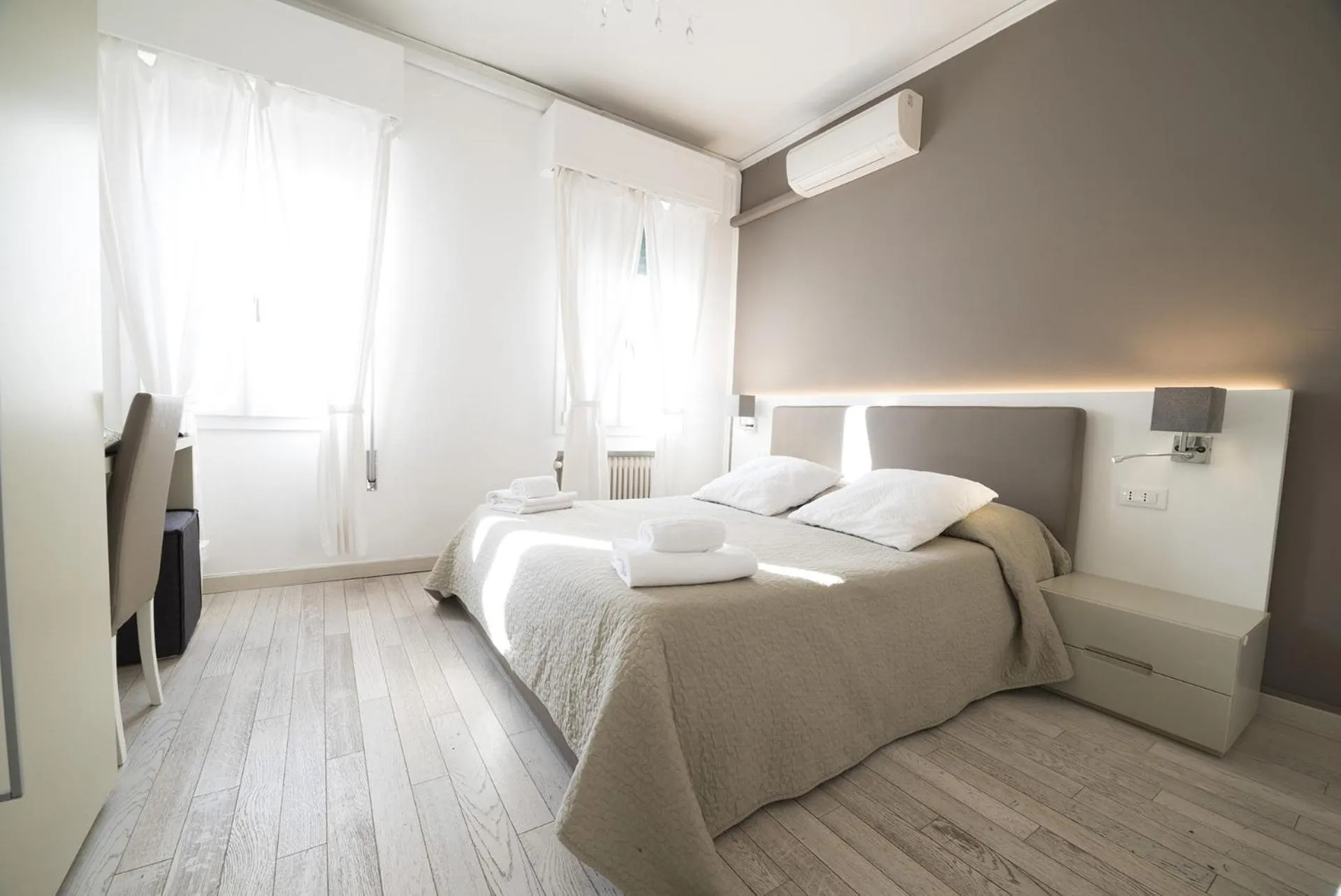 Photo of the whole room, Bed in Al Portico Guest House