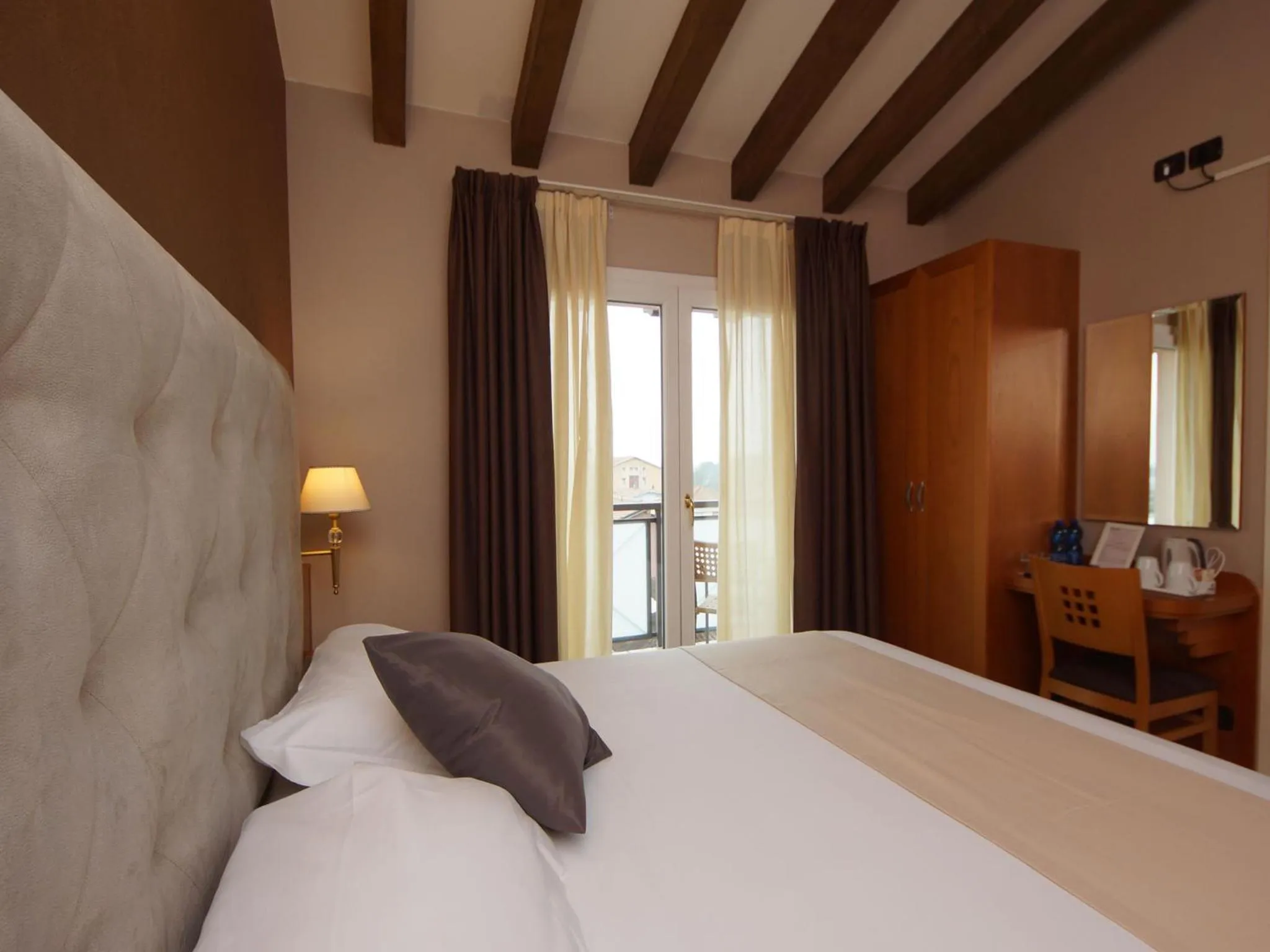 Bed in Hotel Clarin 14 by Dori