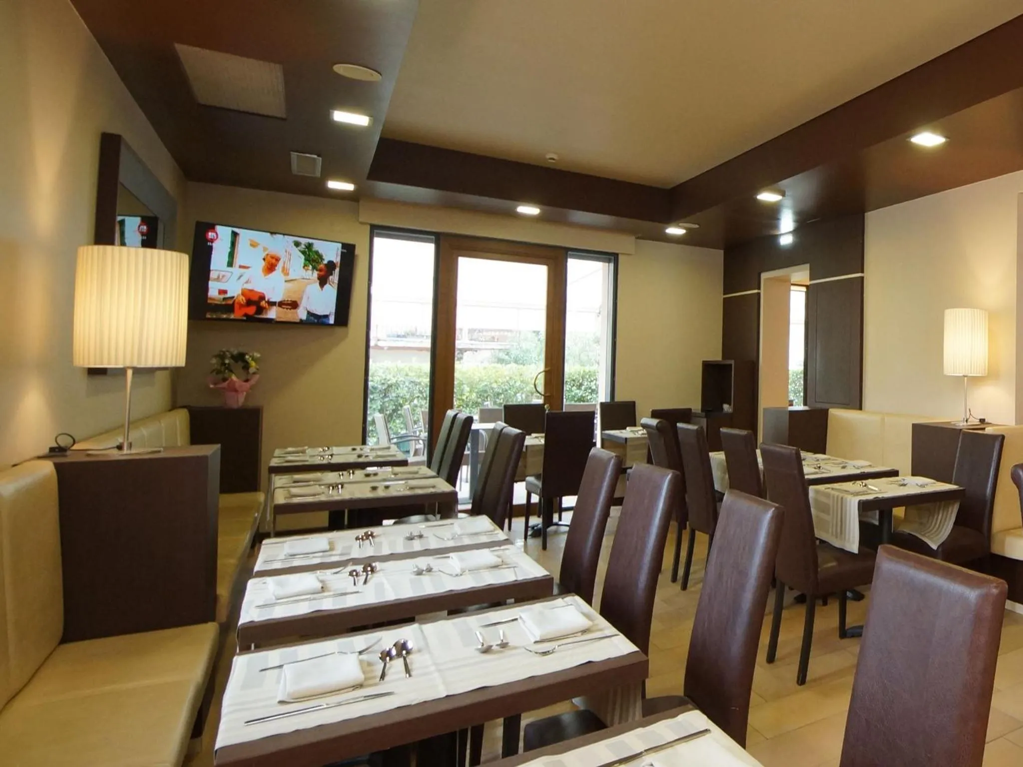 Breakfast in Hotel Clarin 14 by Dori