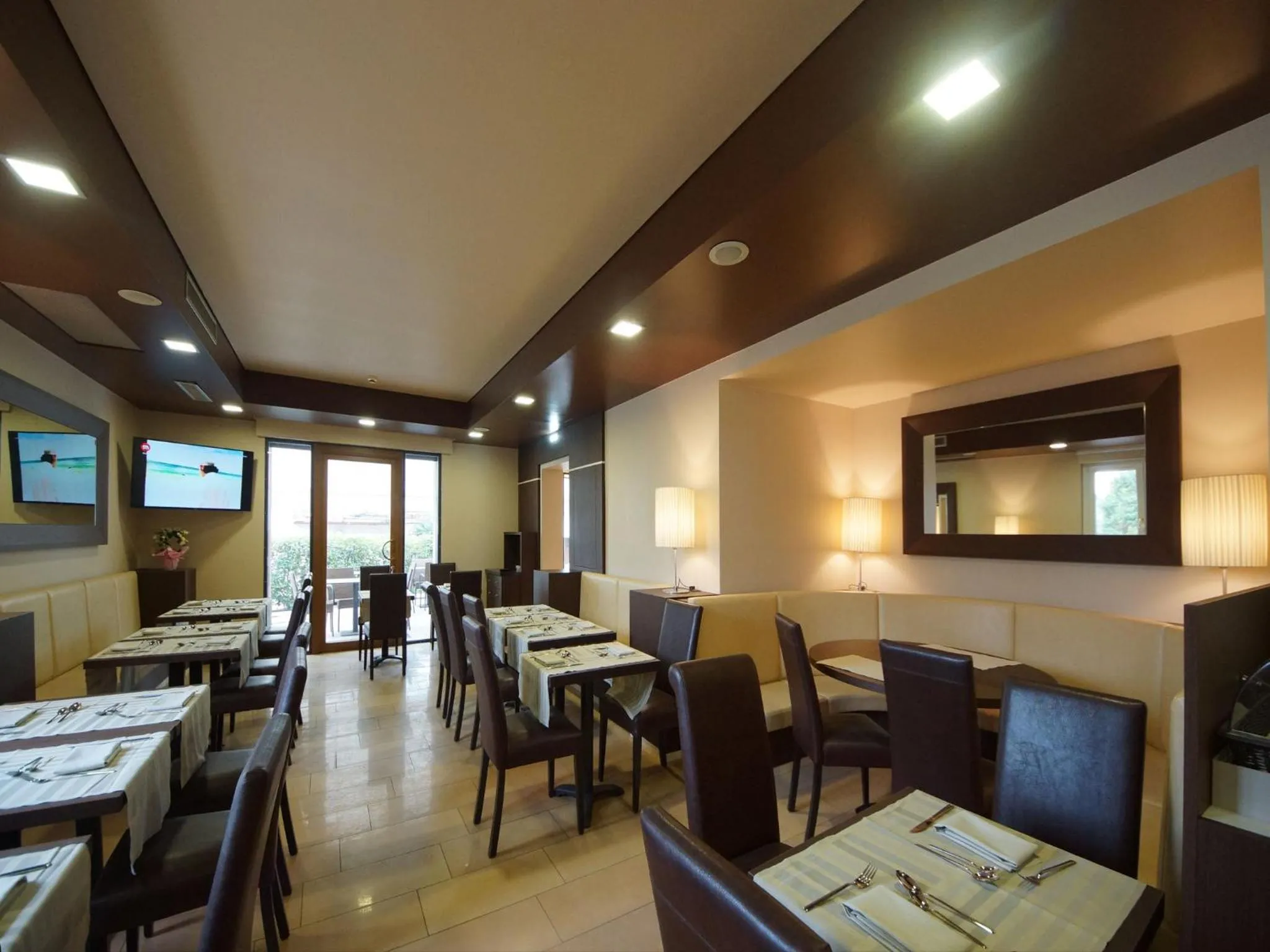 Restaurant/places to eat in Hotel Clarin 14 by Dori