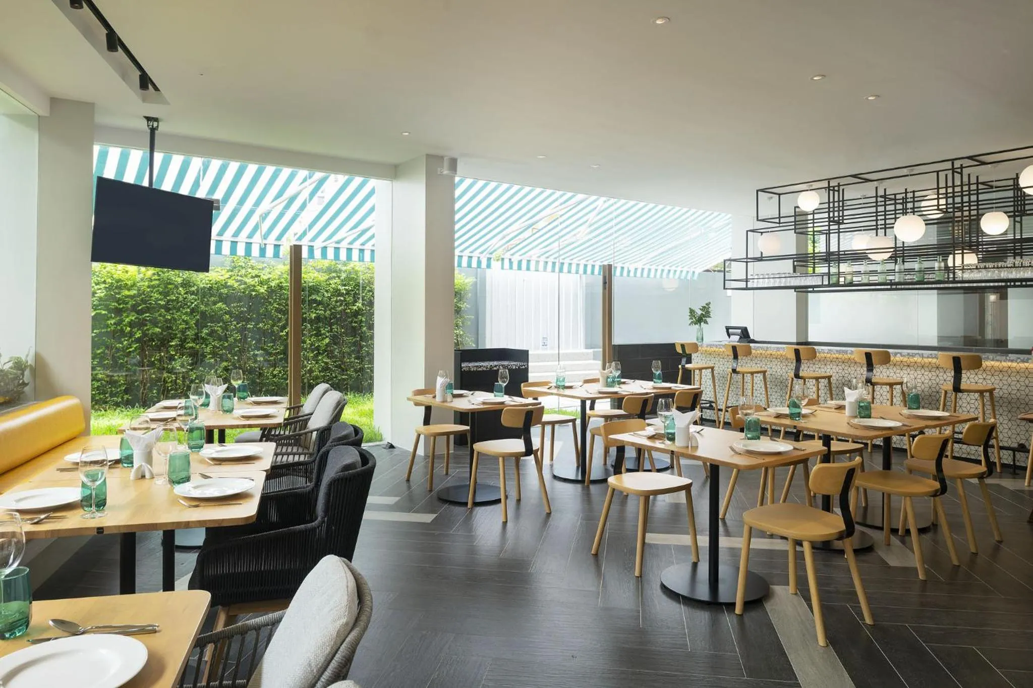 Restaurant/places to eat in JonoX Phuket Karon Hotel