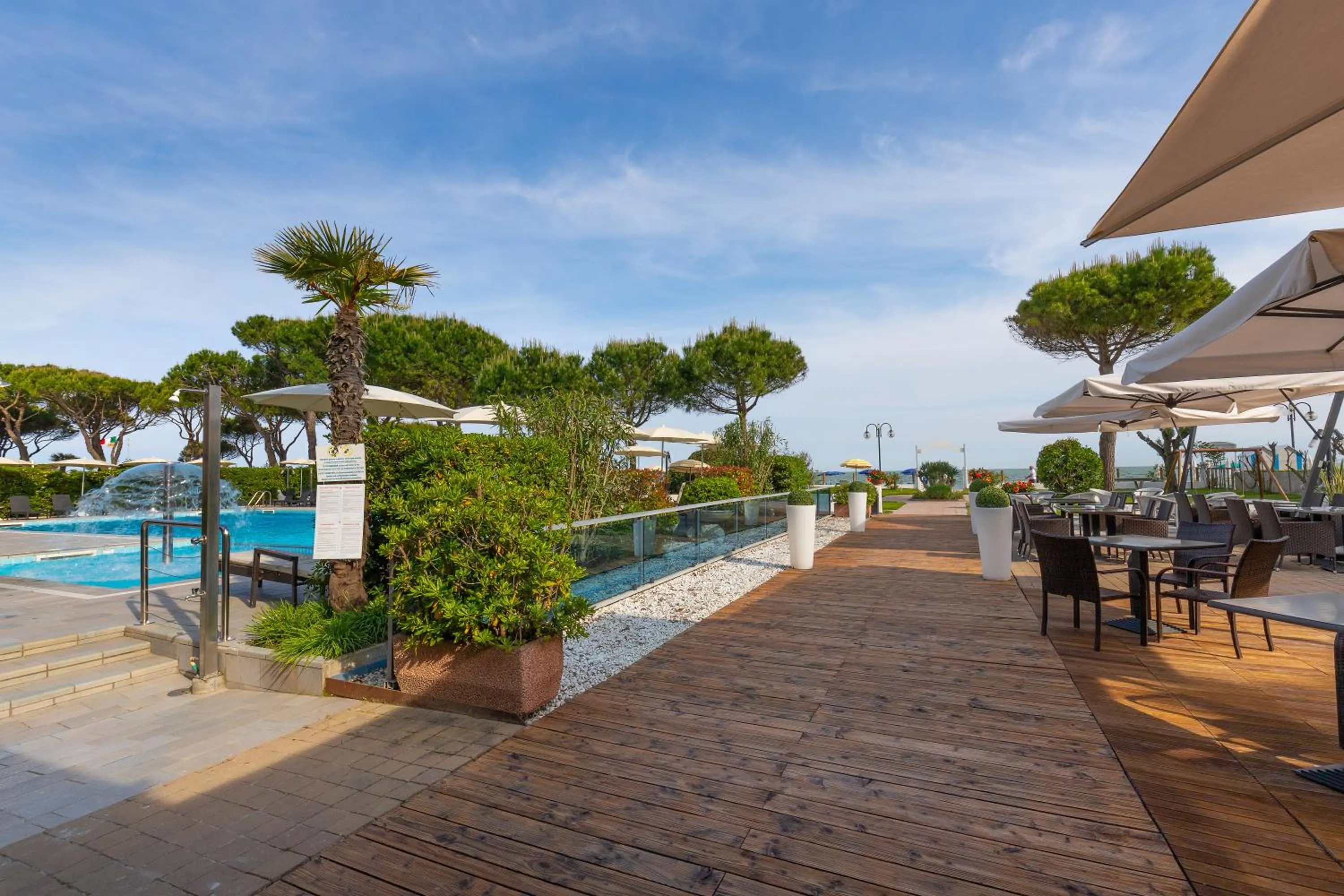 Patio in Park Hotel Ermitage Resort & Spa