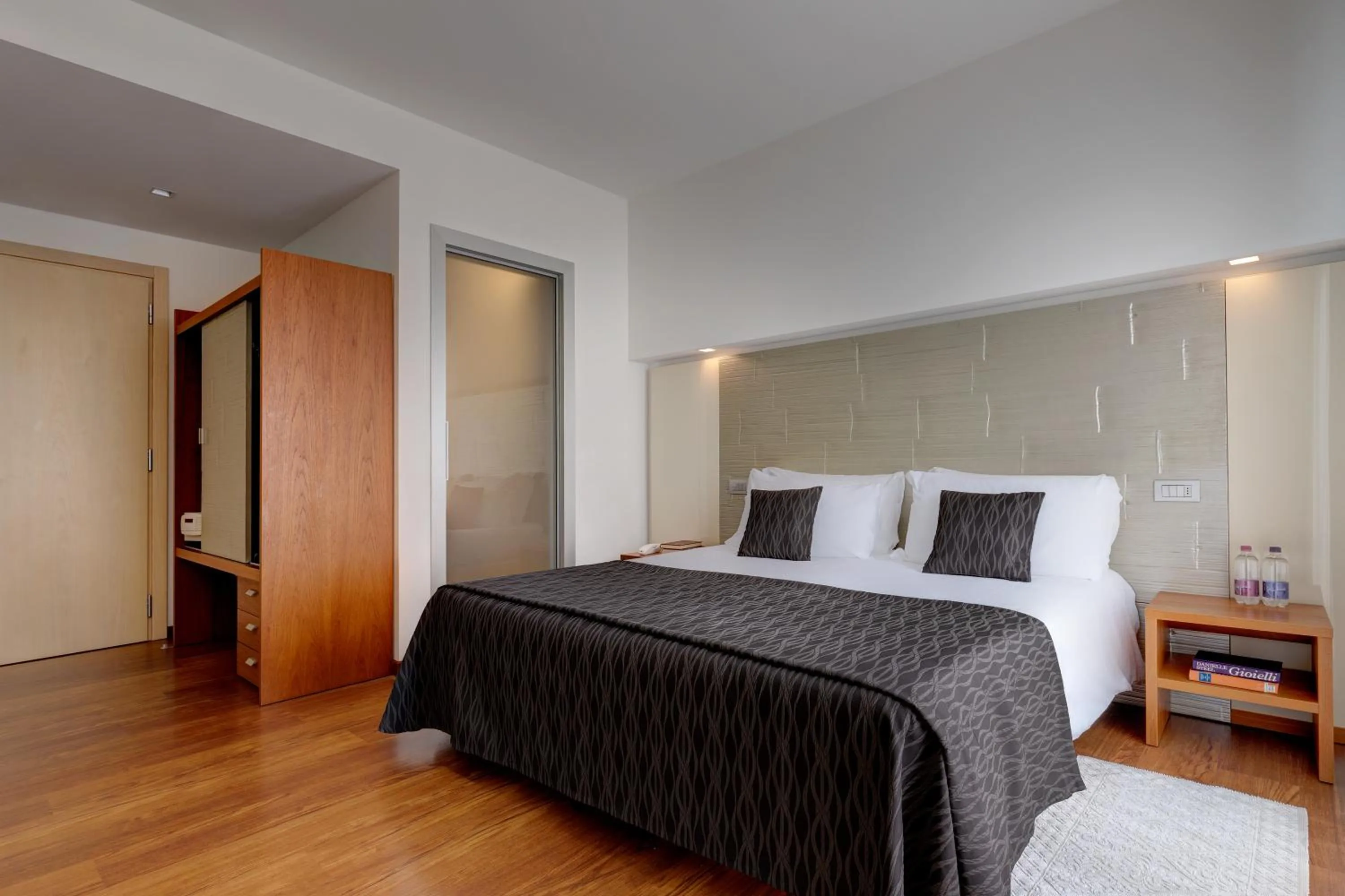 Photo of the whole room, Bed in Park Hotel Ermitage Resort & Spa