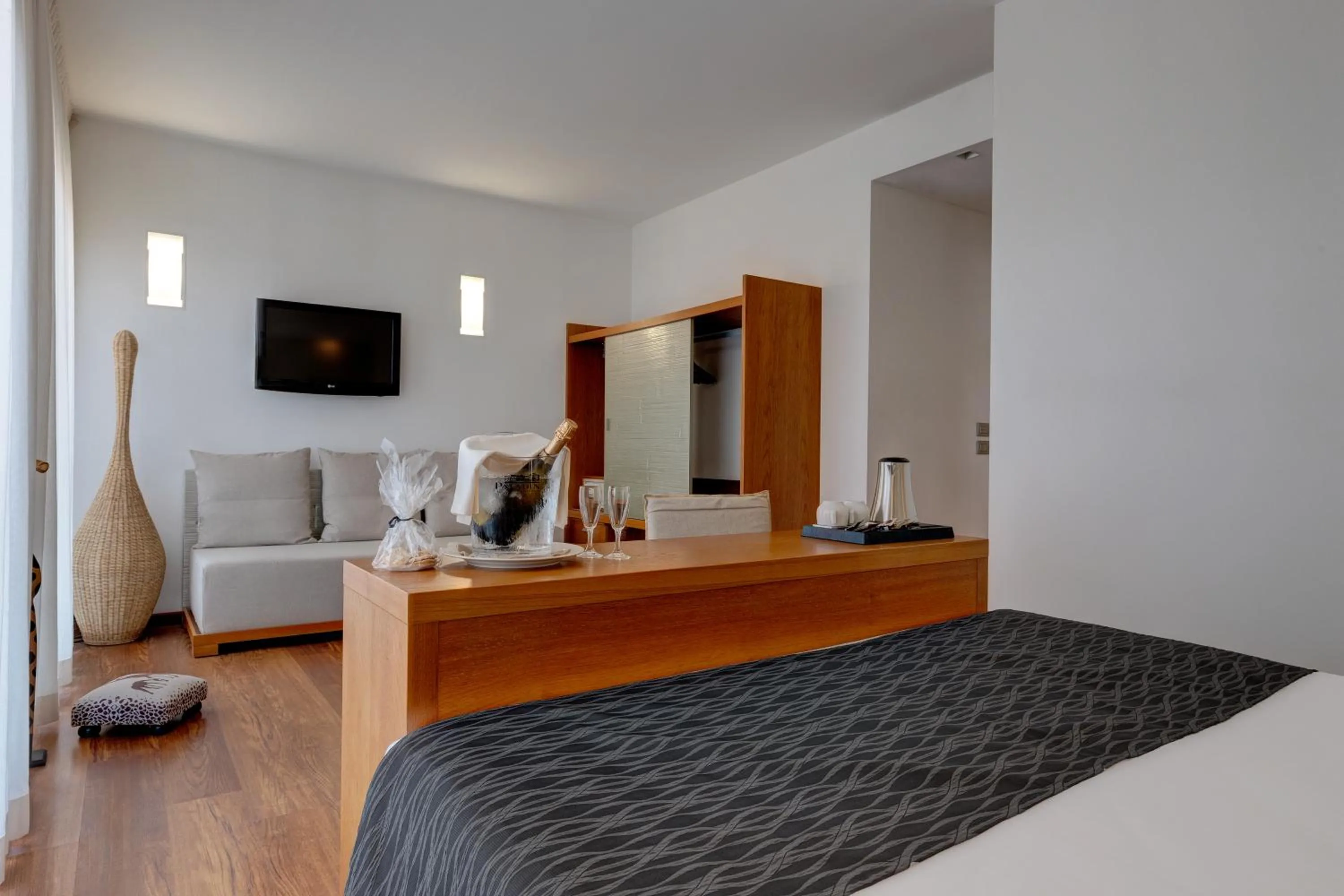 View (from property/room), Bed in Park Hotel Ermitage Resort & Spa