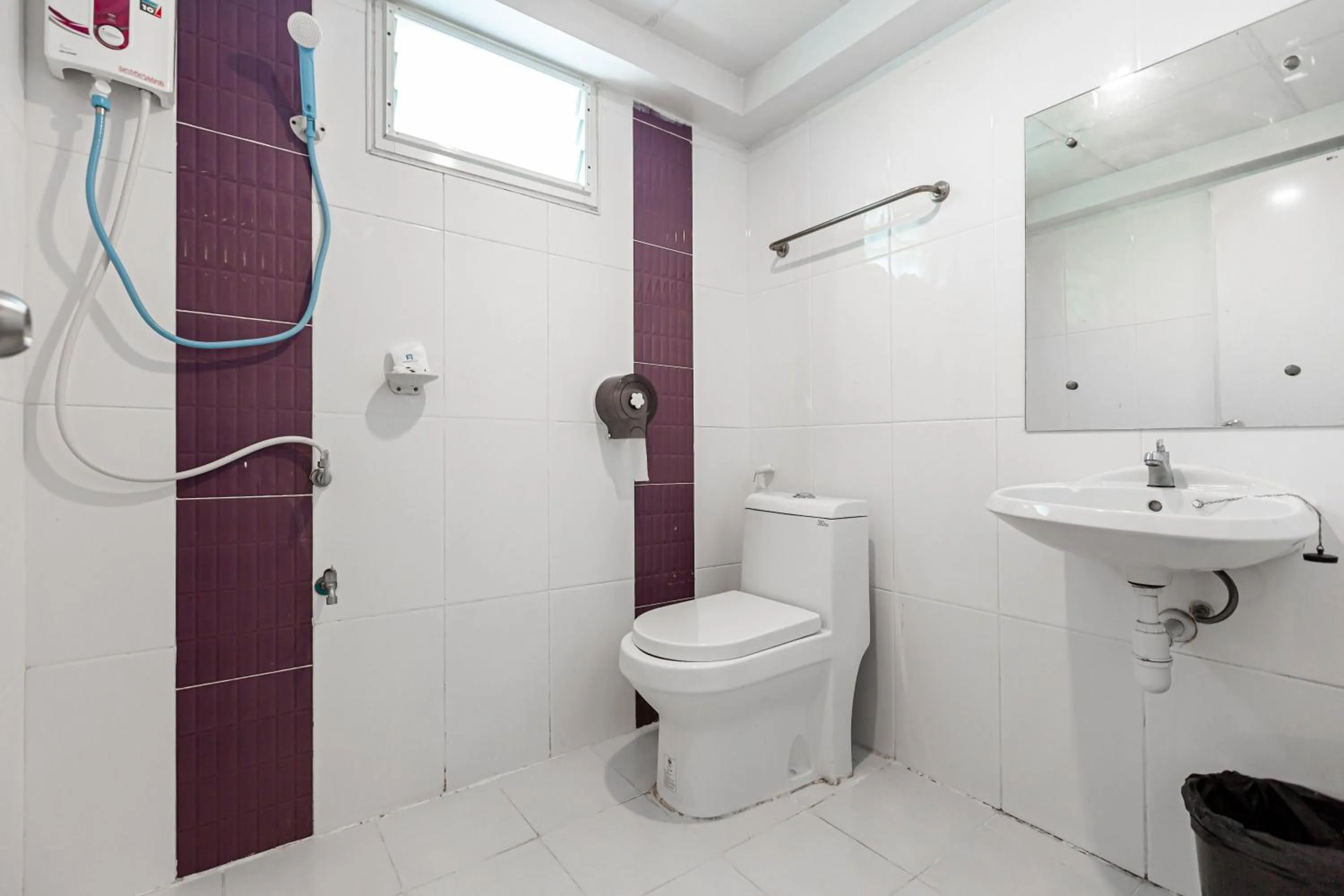 Bathroom in Latin Garden Hotel