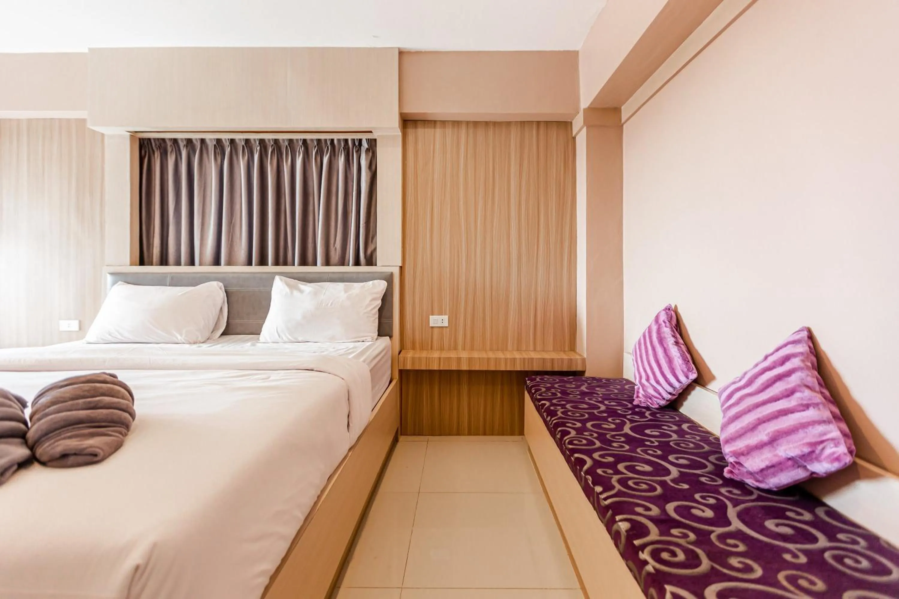 Bed in Latin Garden Hotel