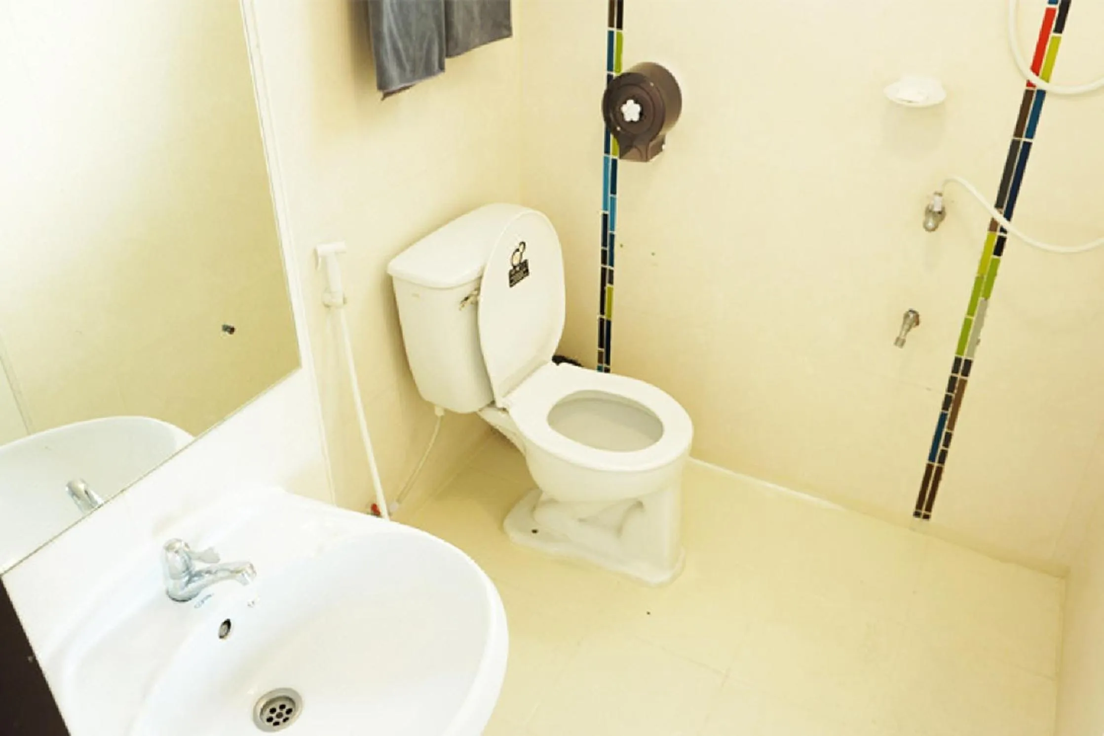 Toilet in Latin Garden Hotel