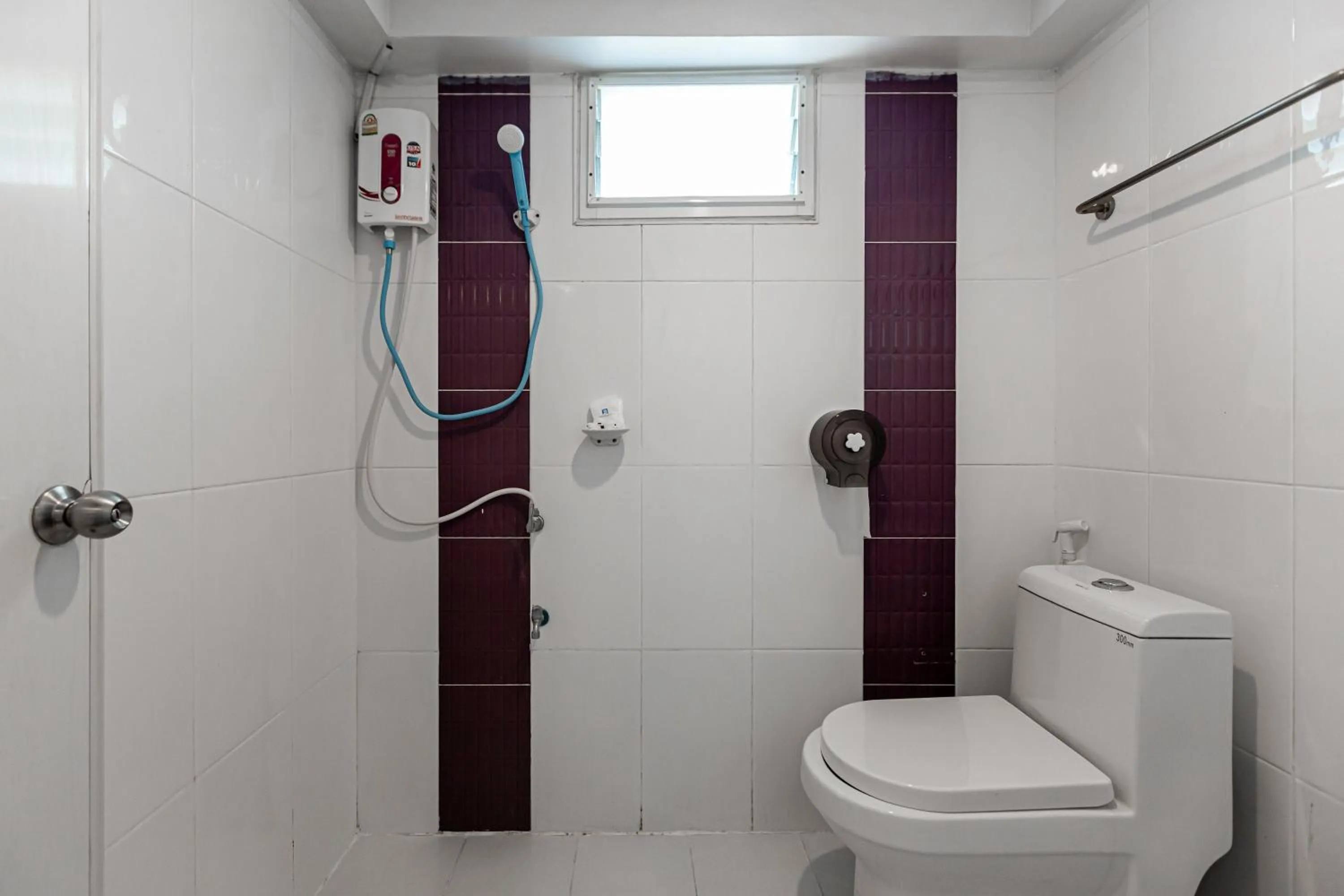 Toilet in Latin Garden Hotel