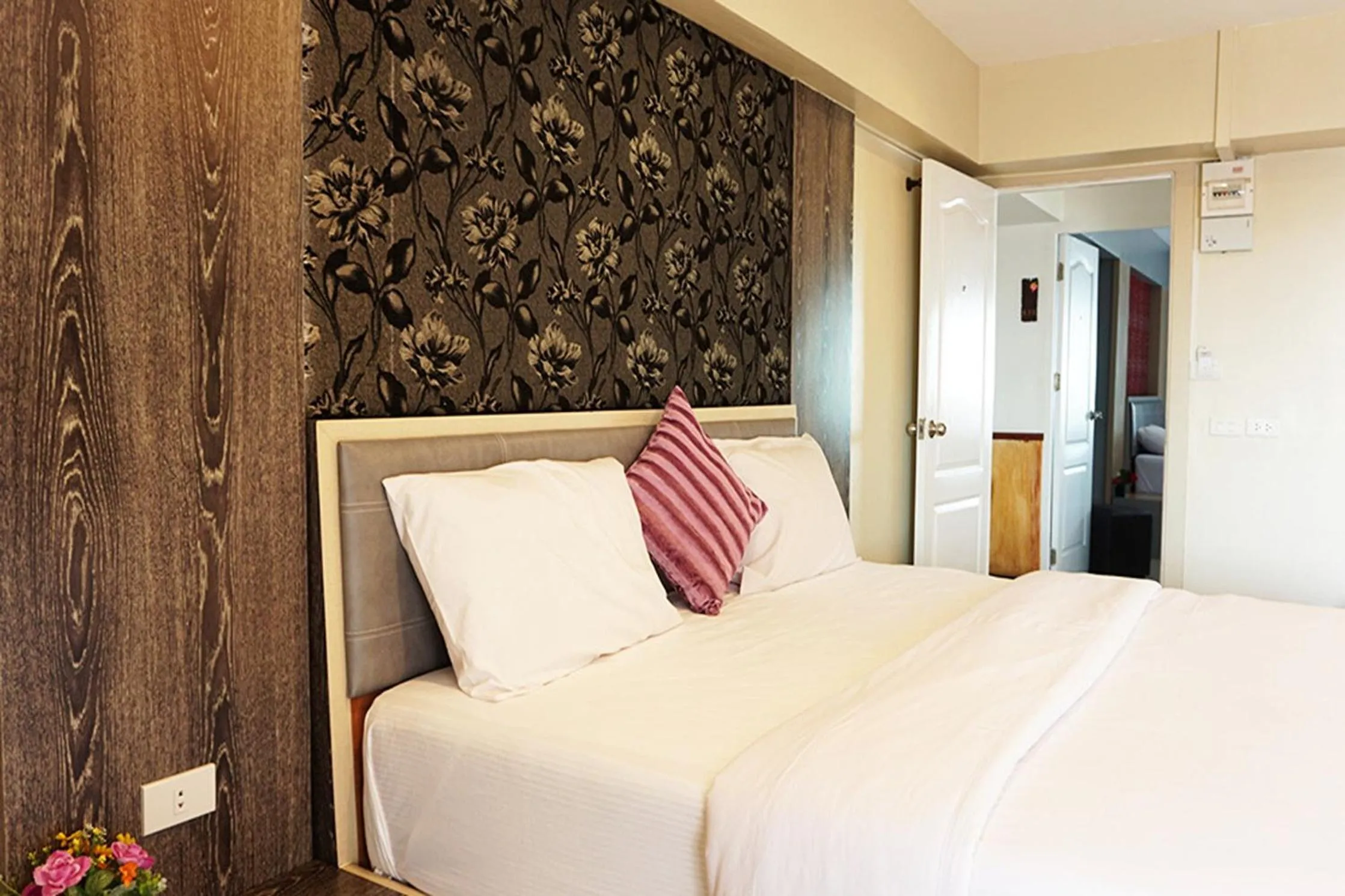 Bed in Latin Garden Hotel