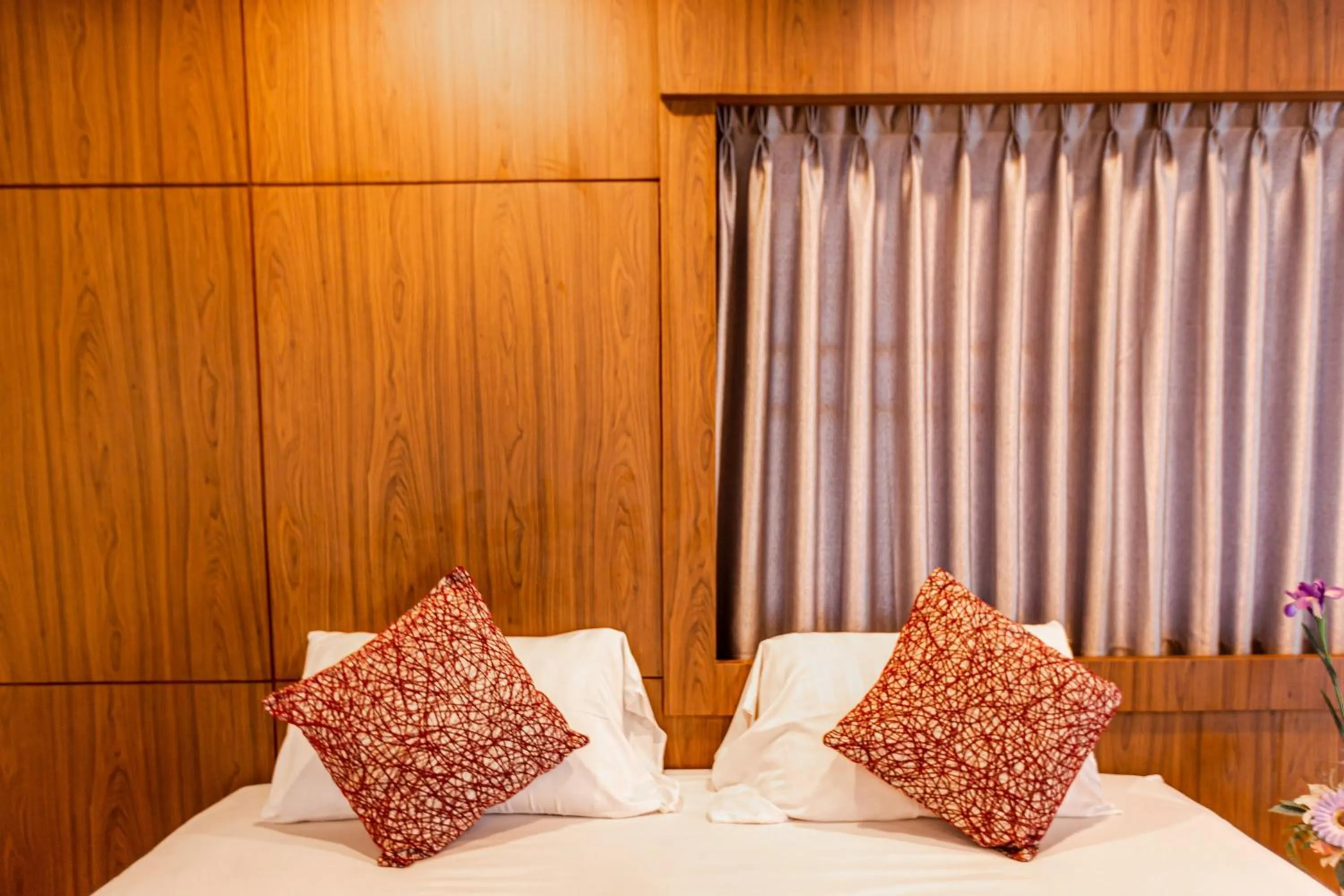 Bed in Latin Garden Hotel