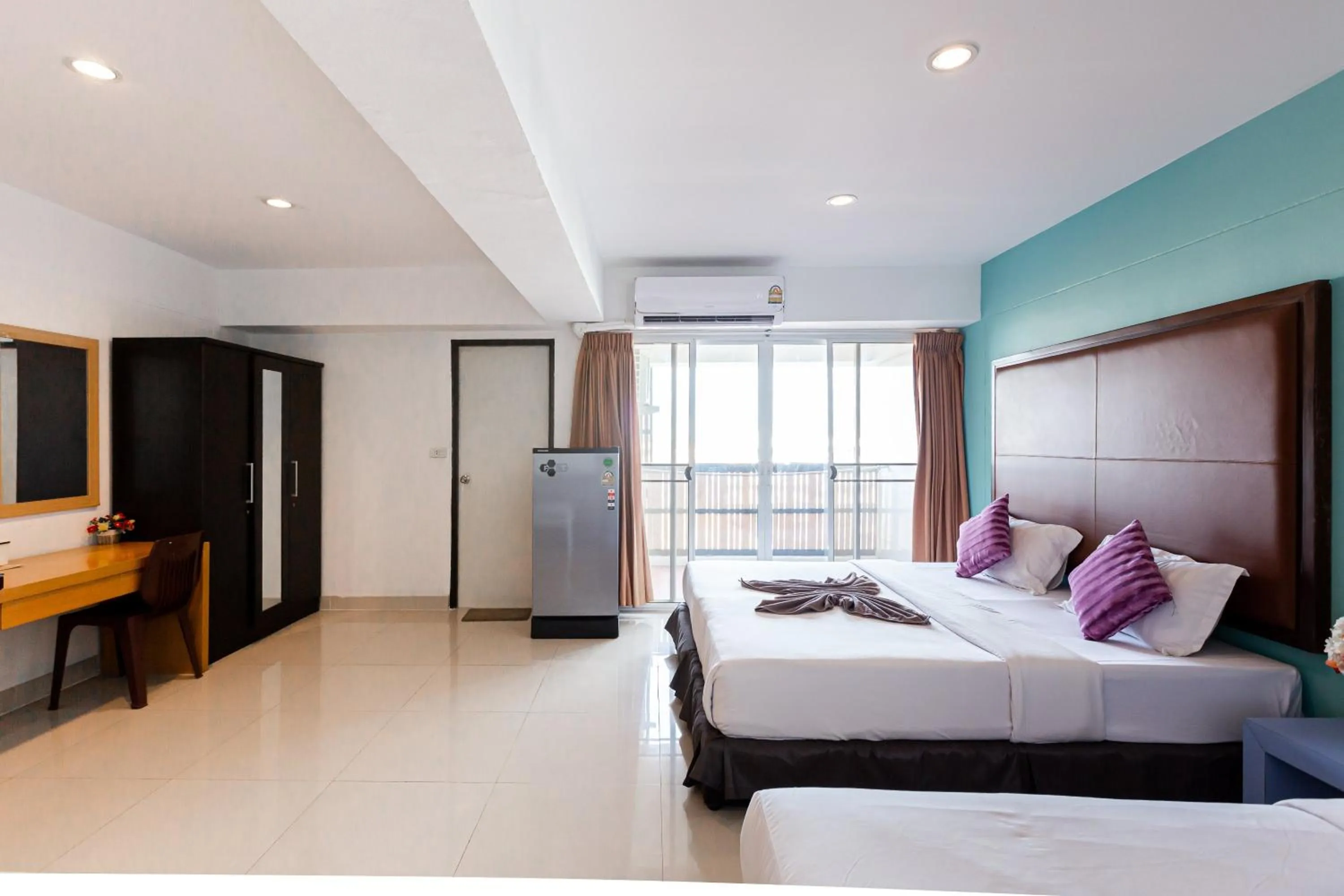 Bedroom, Bed in Latin Garden Hotel