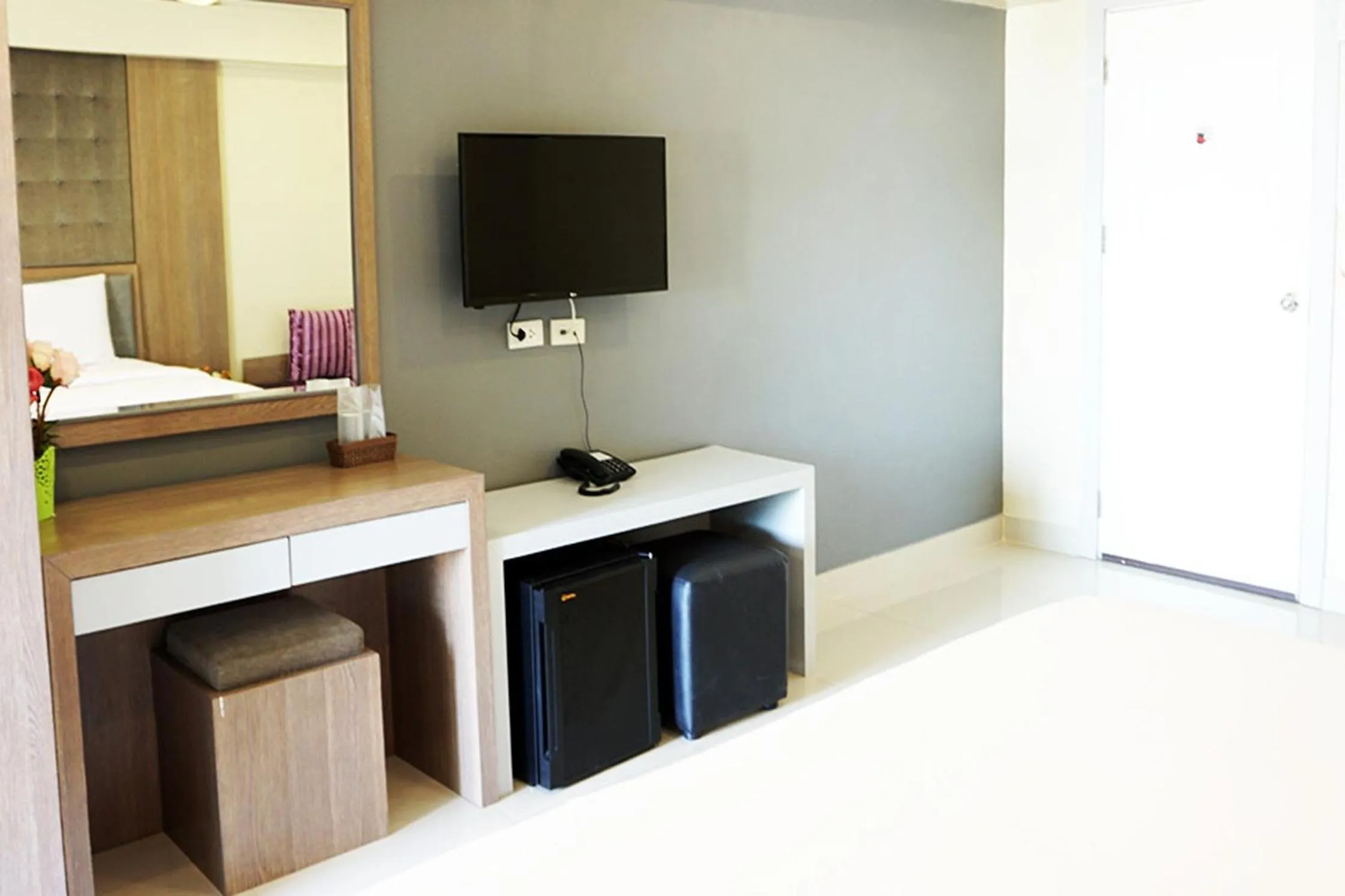 TV and multimedia, Bed in Latin Garden Hotel