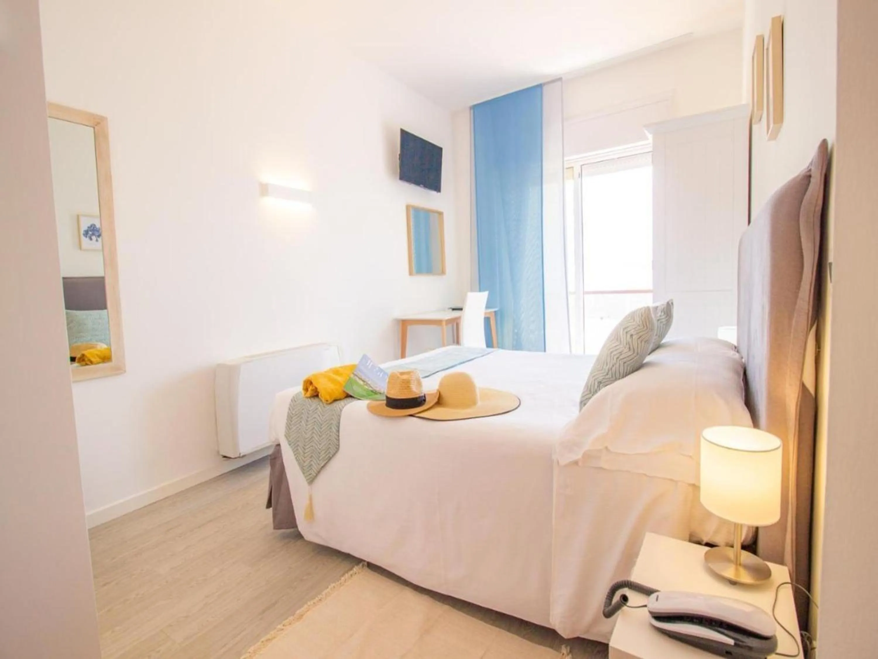 Bedroom, Bed in Hotel Niagara