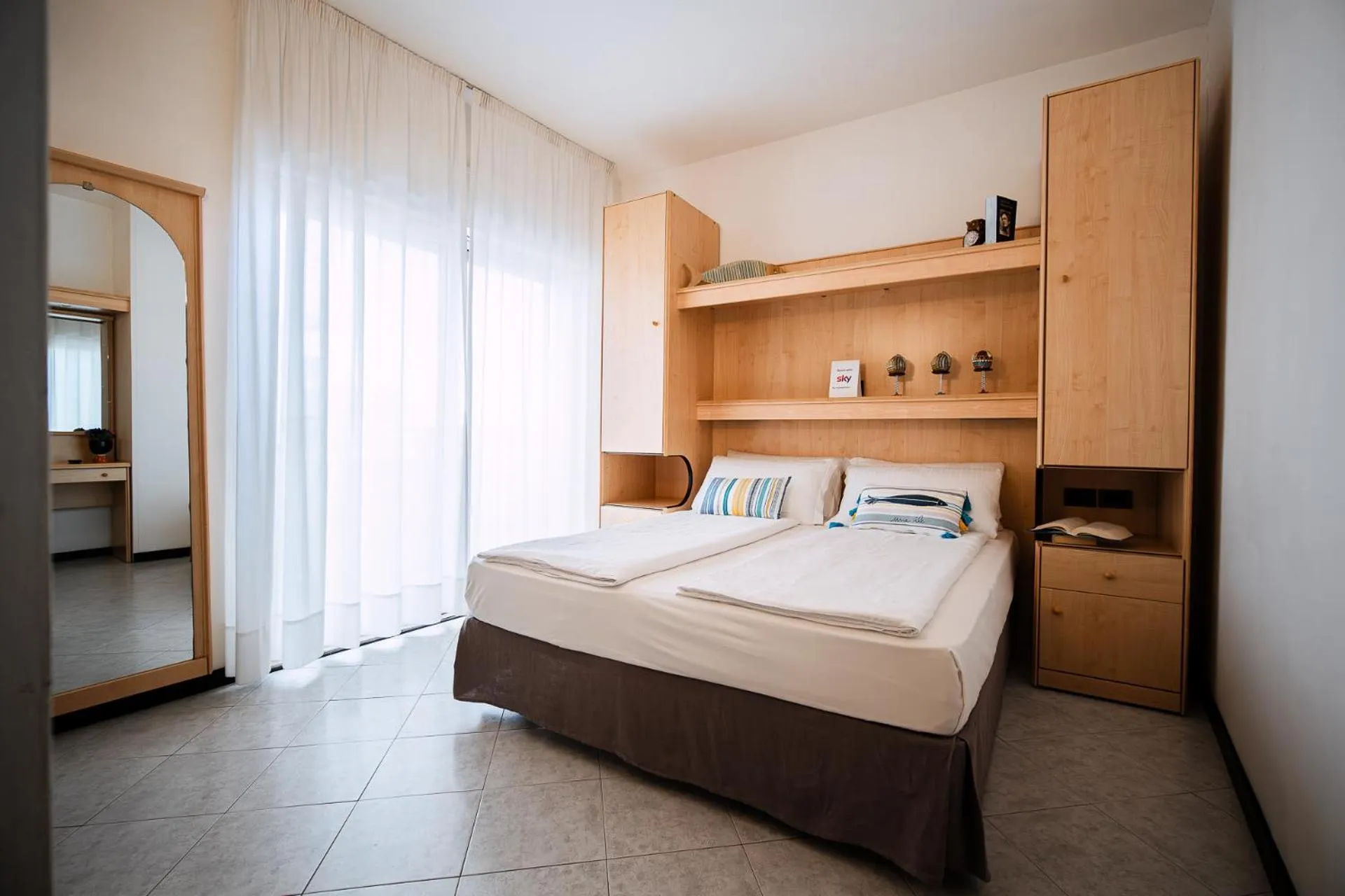 Bed in Hotel Niagara