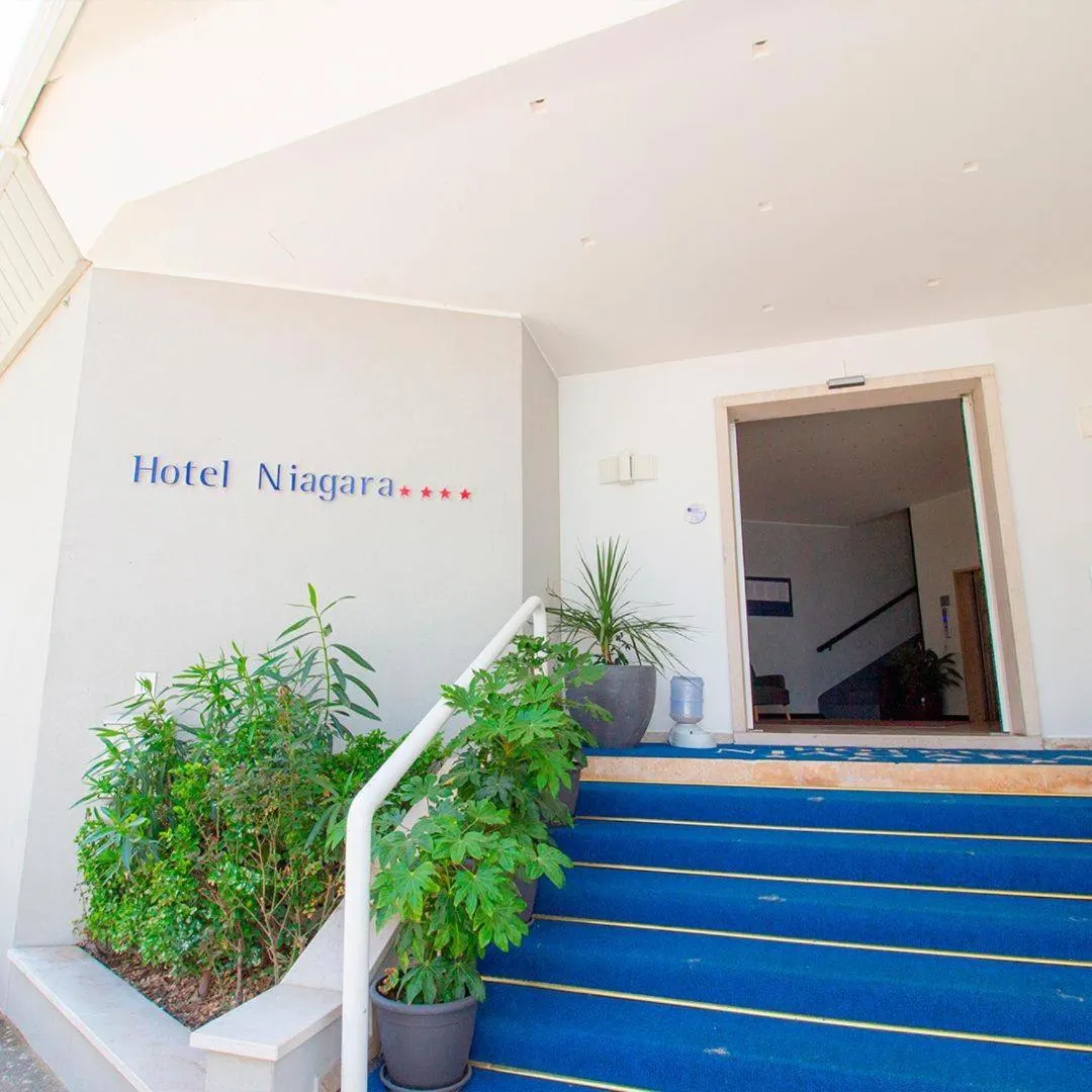 Facade/entrance in Hotel Niagara