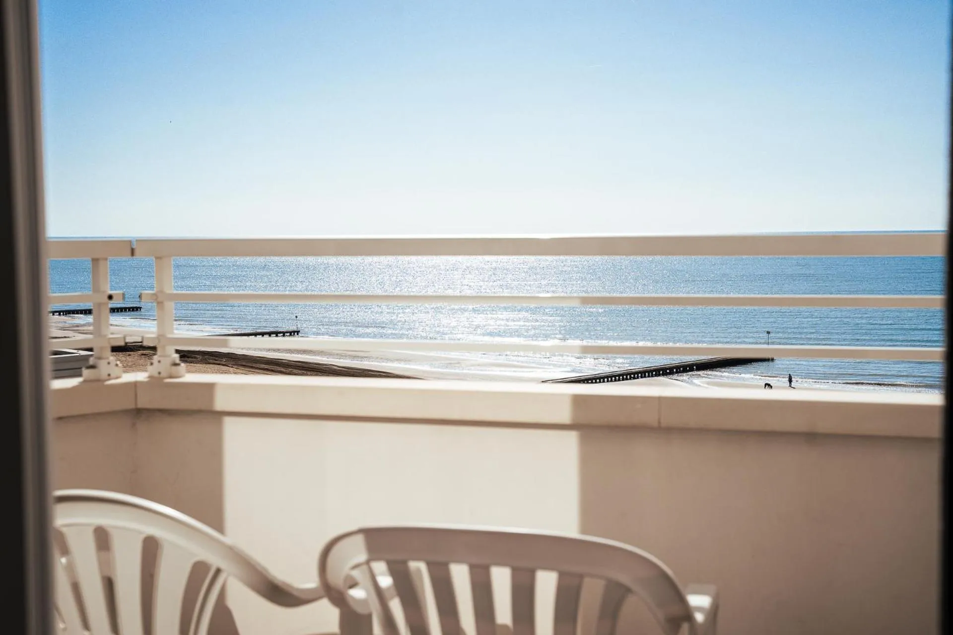 Day in Hotel Niagara