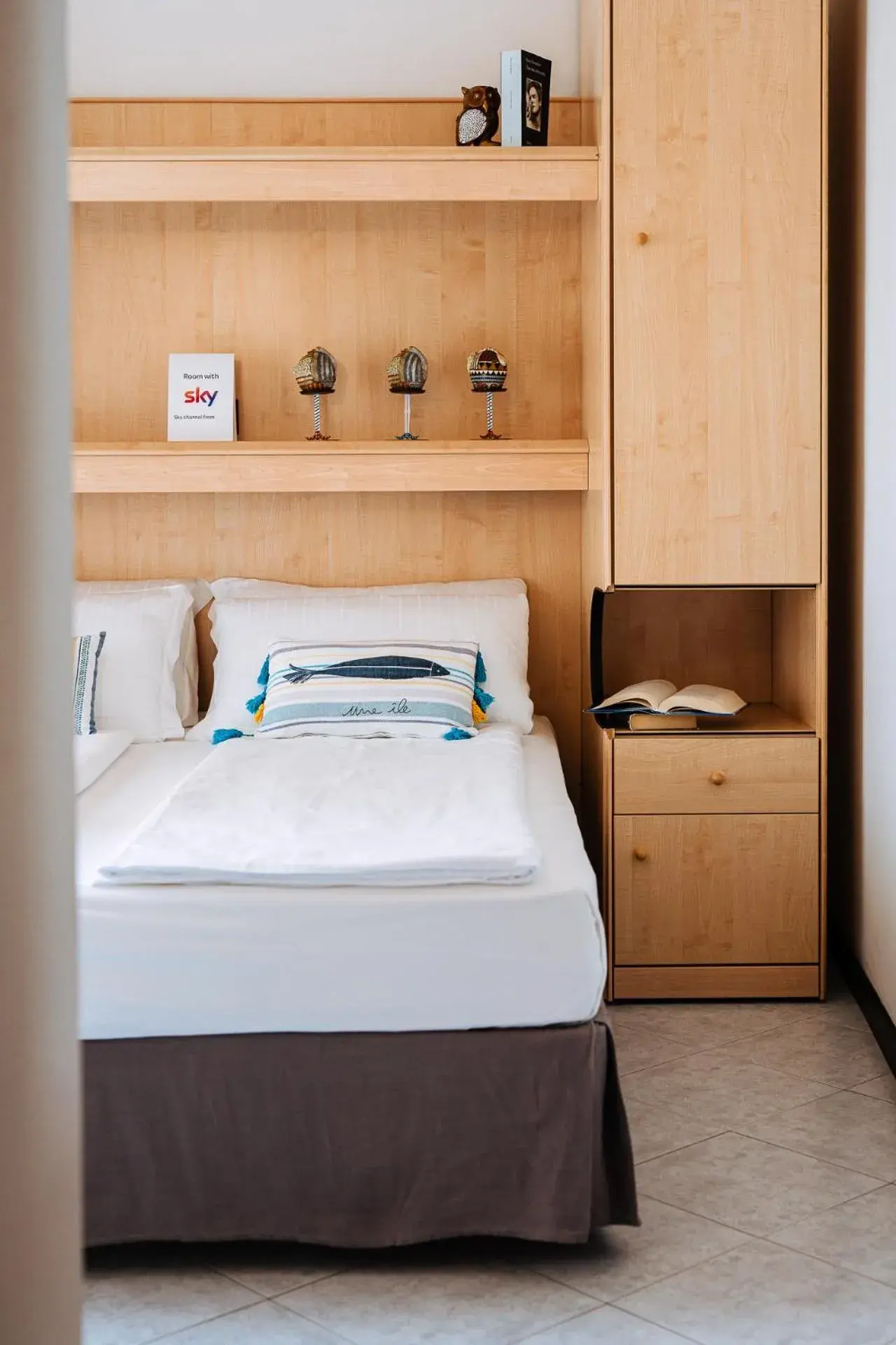 Standard Double or Twin Room with Lateral Sea View in Hotel Niagara Standard Double or Twin Room with Lateral Sea View in Hotel Niagara