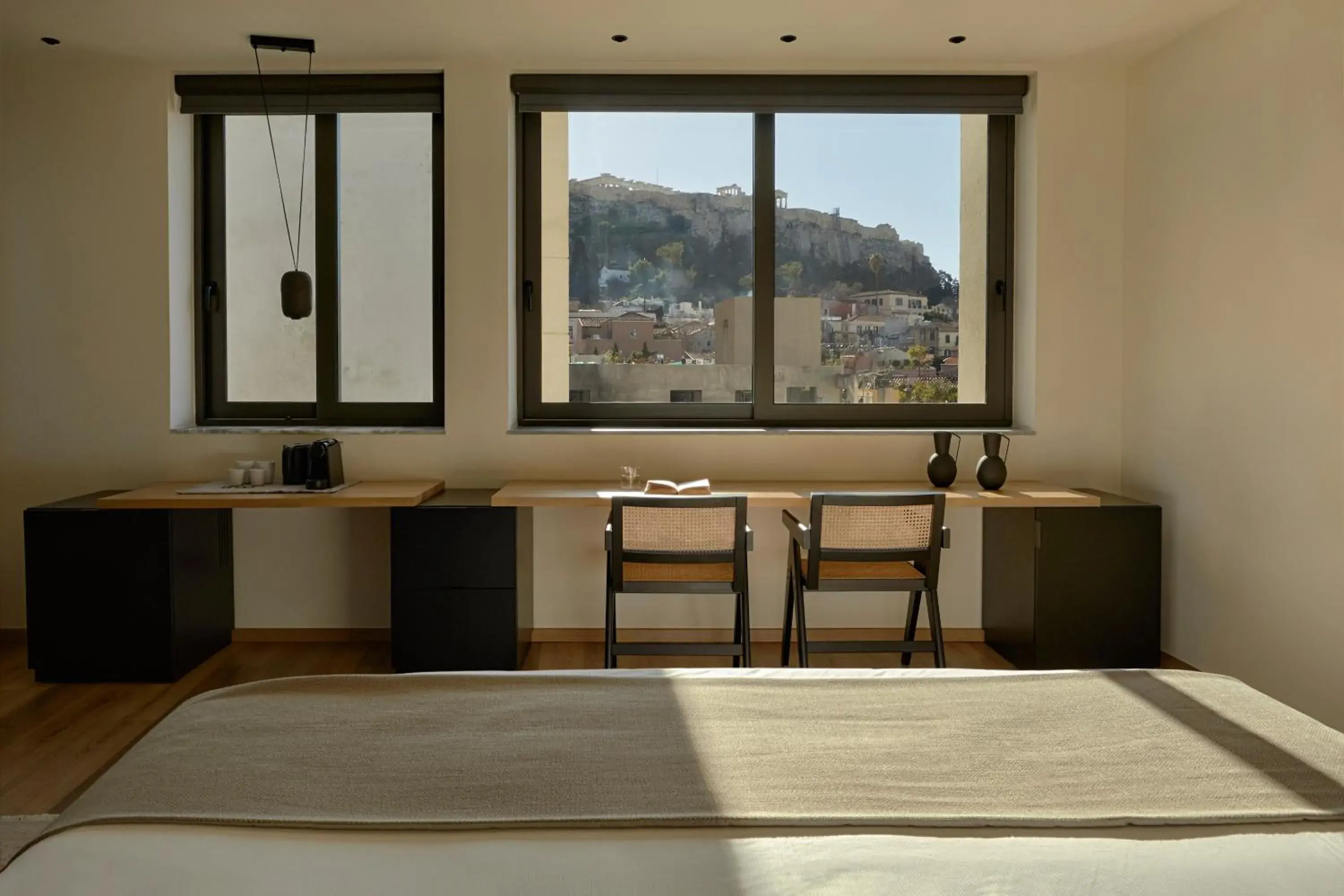 Landmark view, Bed in Athens Woo Suites Landmark view, Bed in Athens Woo Suites