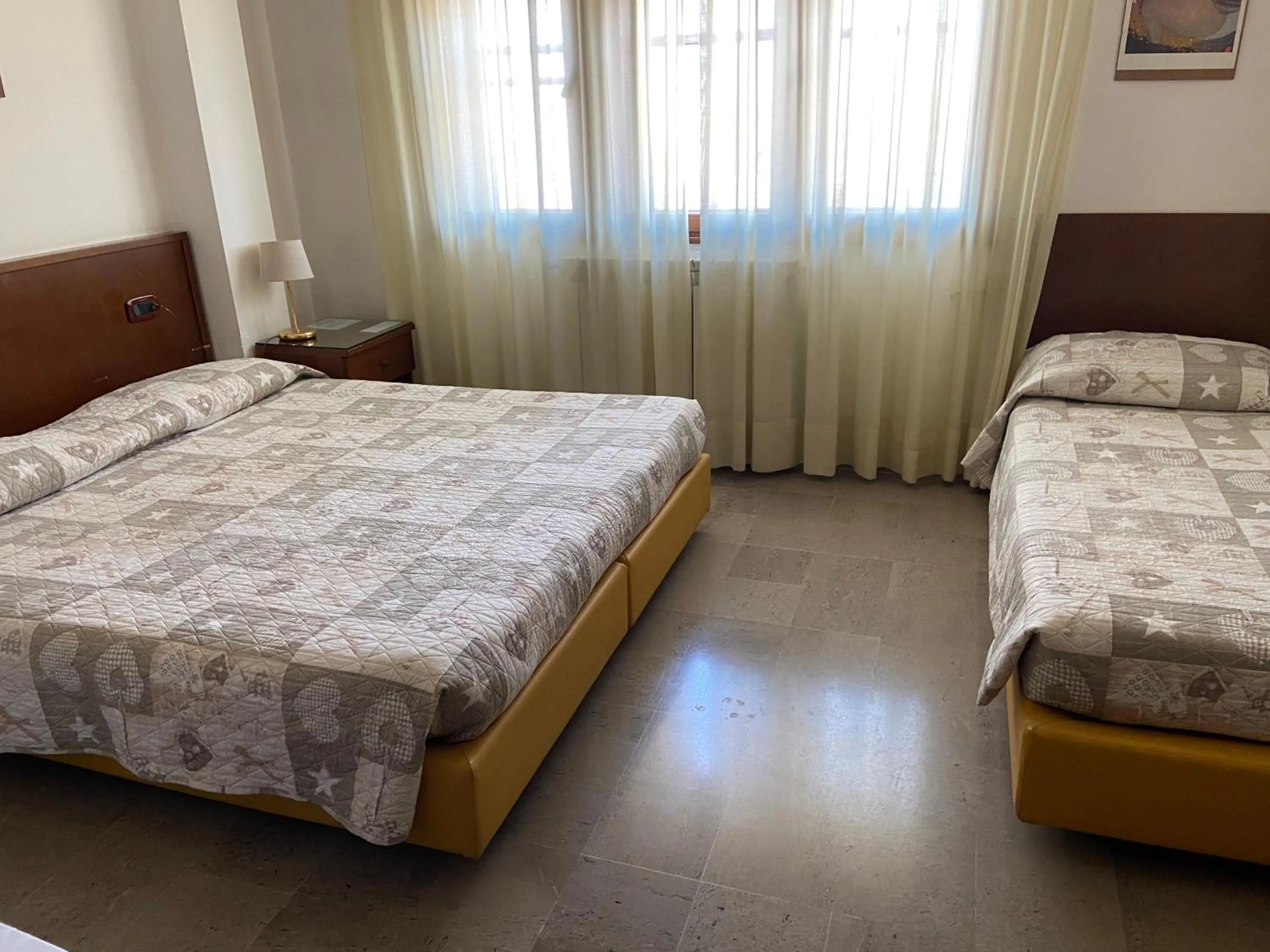 Economy Triple Room with Canal View in Hotel Caldin's