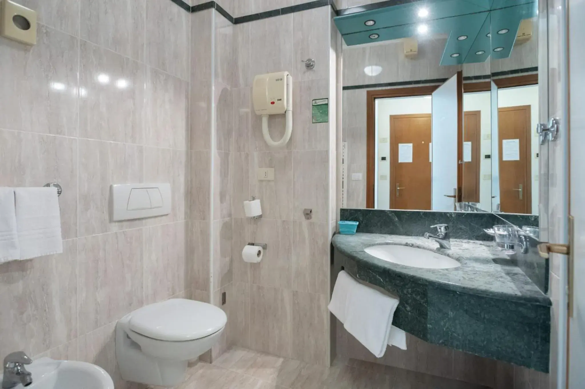 Economy Triple Room with Canal View in Hotel Caldin's Economy Triple Room with Canal View in Hotel Caldin's