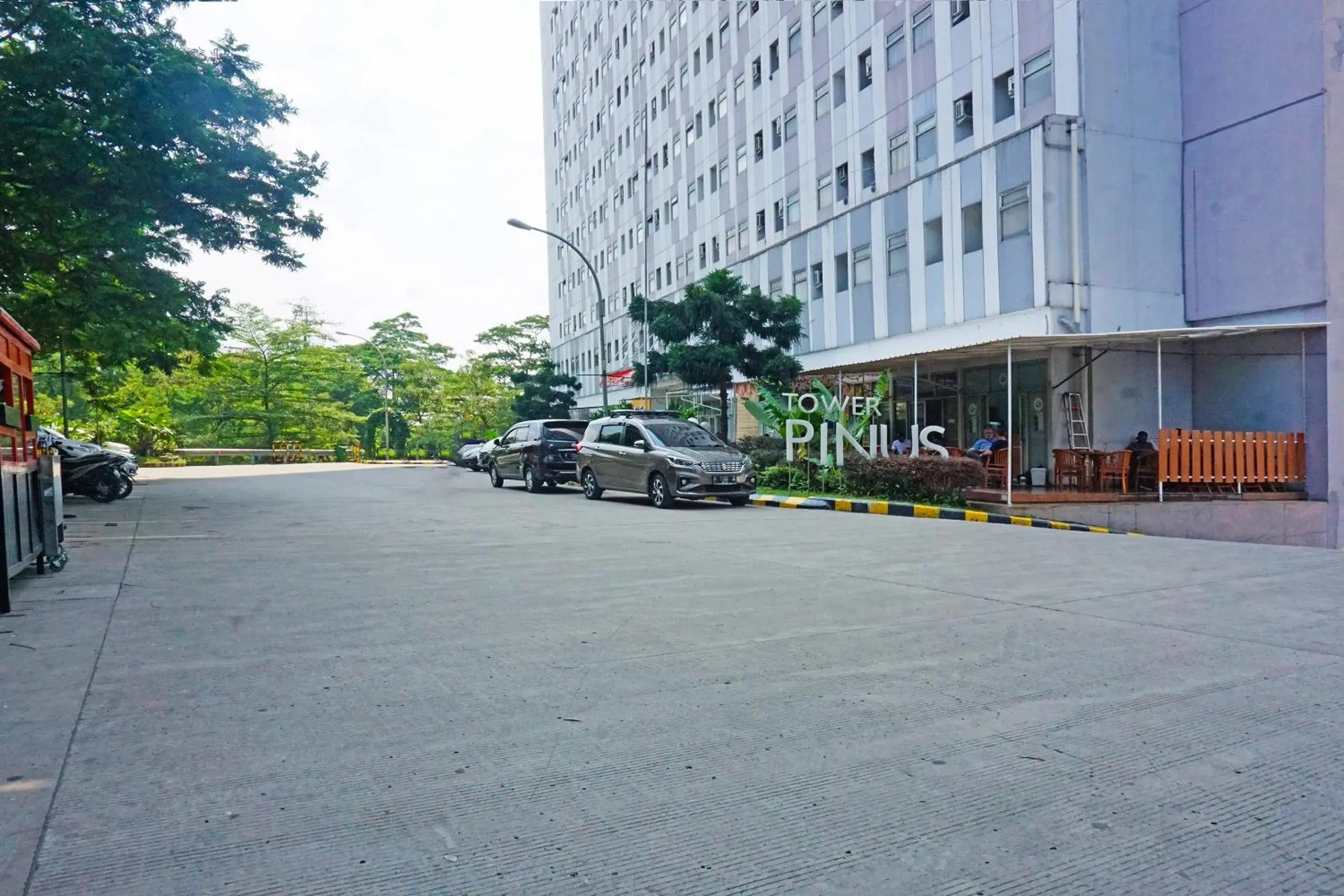Facade/entrance in OYO 91593 San San Rooms Apartment Gunung Putri Square Facade/entrance in OYO 91593 San San Rooms Apartment Gunung Putri Square