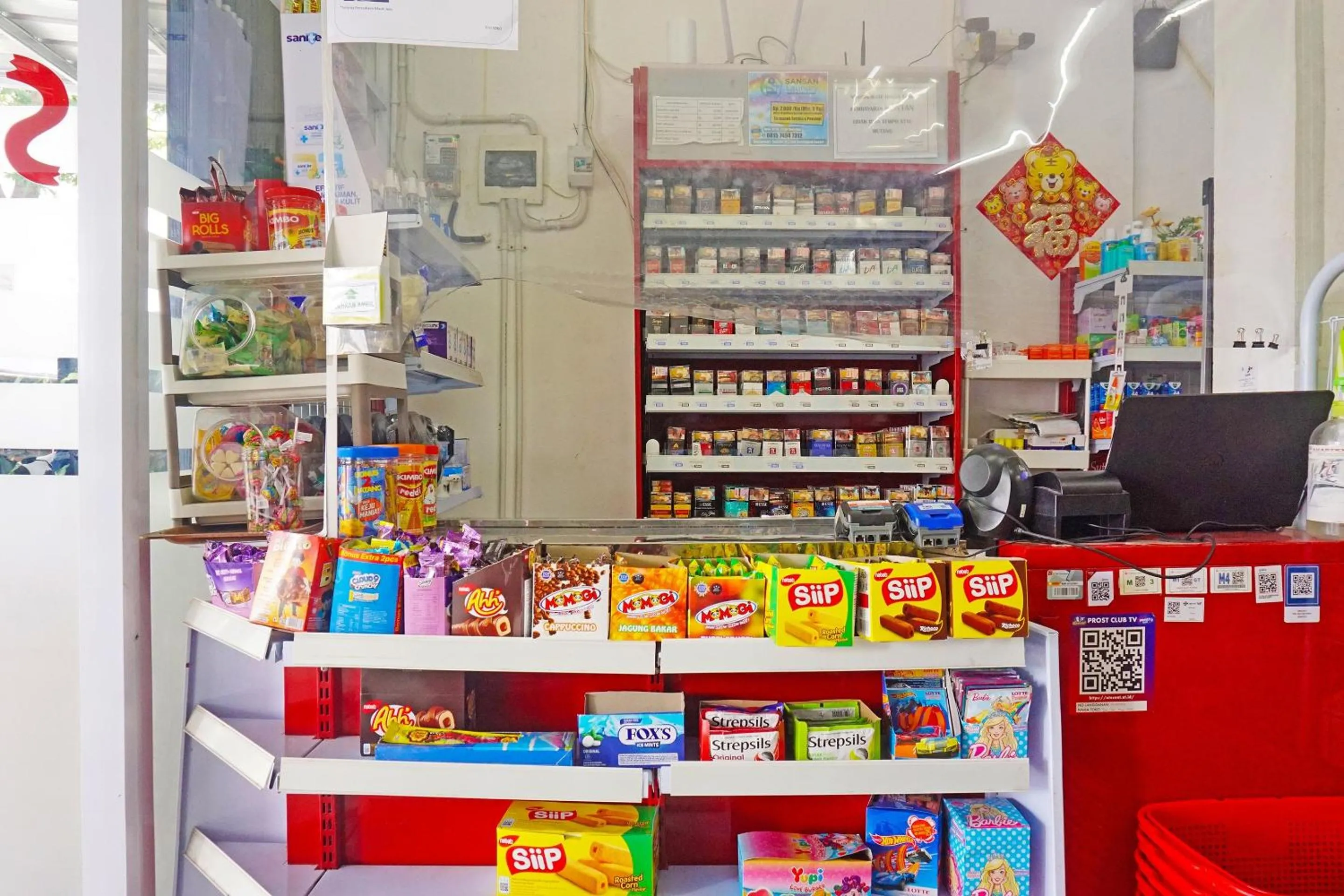 Lobby or reception in OYO 91593 San San Rooms Apartment Gunung Putri Square