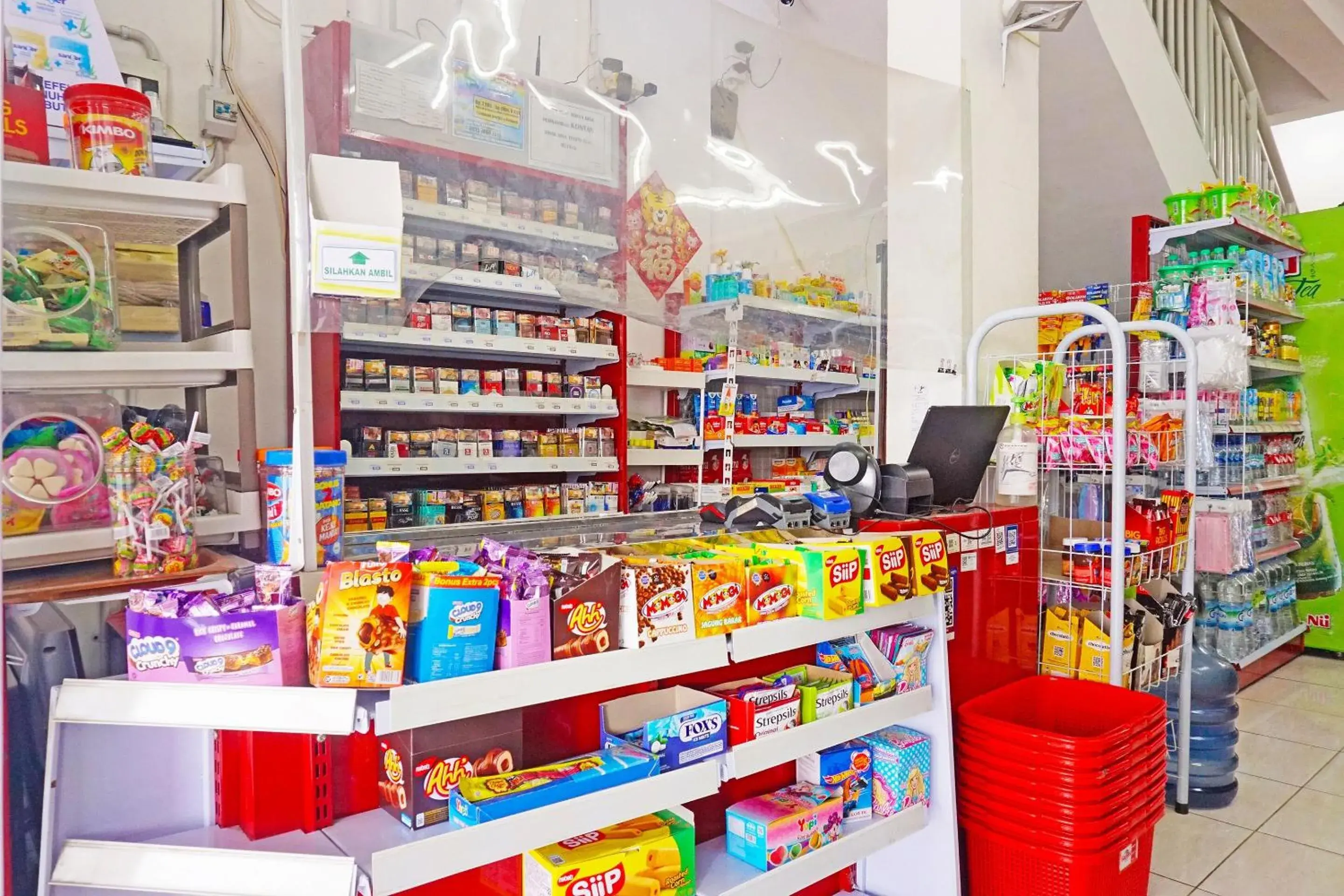 Lobby or reception in OYO 91593 San San Rooms Apartment Gunung Putri Square Lobby or reception in OYO 91593 San San Rooms Apartment Gunung Putri Square