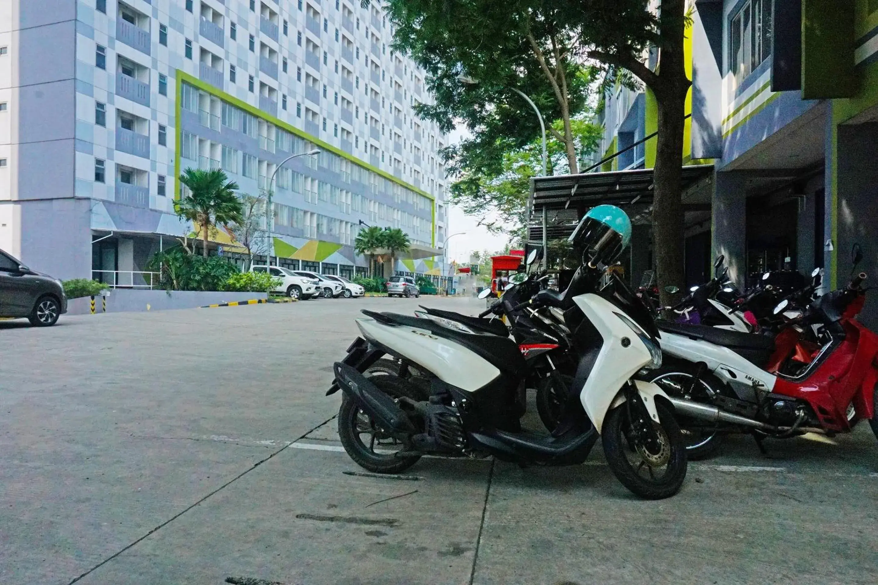 Facade/entrance in OYO 91593 San San Rooms Apartment Gunung Putri Square Facade/entrance in OYO 91593 San San Rooms Apartment Gunung Putri Square