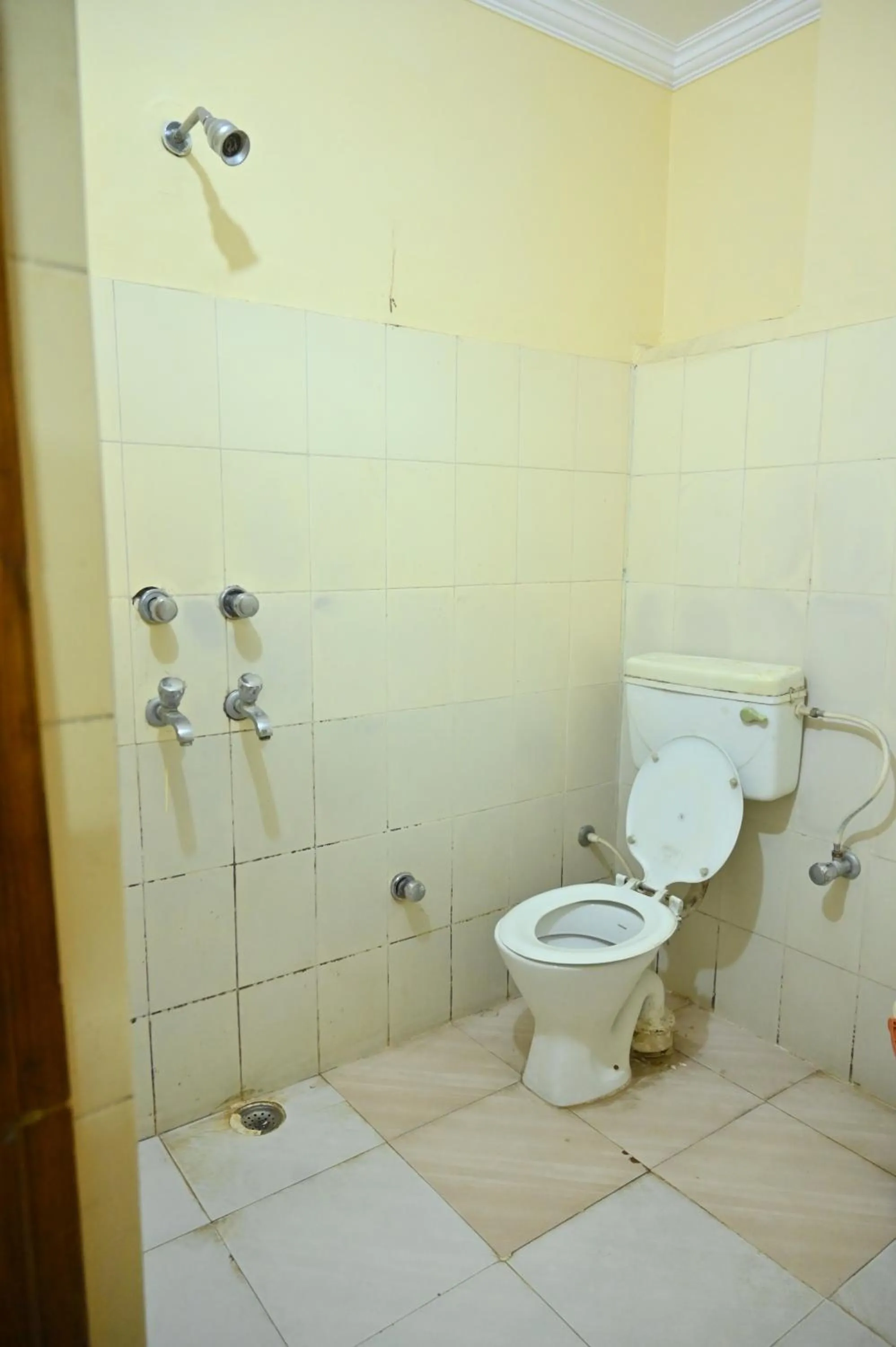 Bathroom in Hotel Abhi international