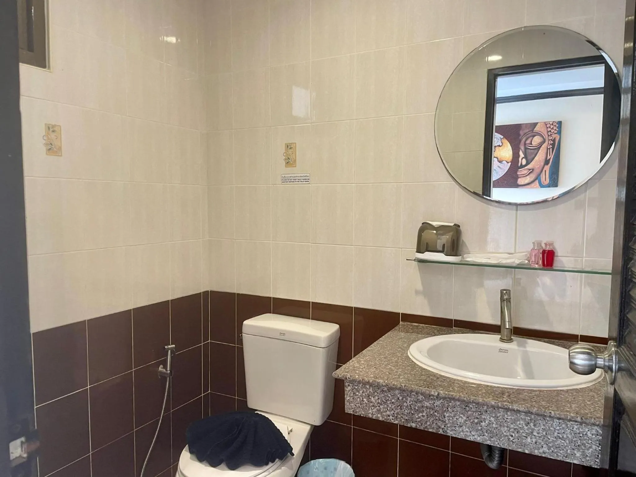 Toilet in Hill View Lodge