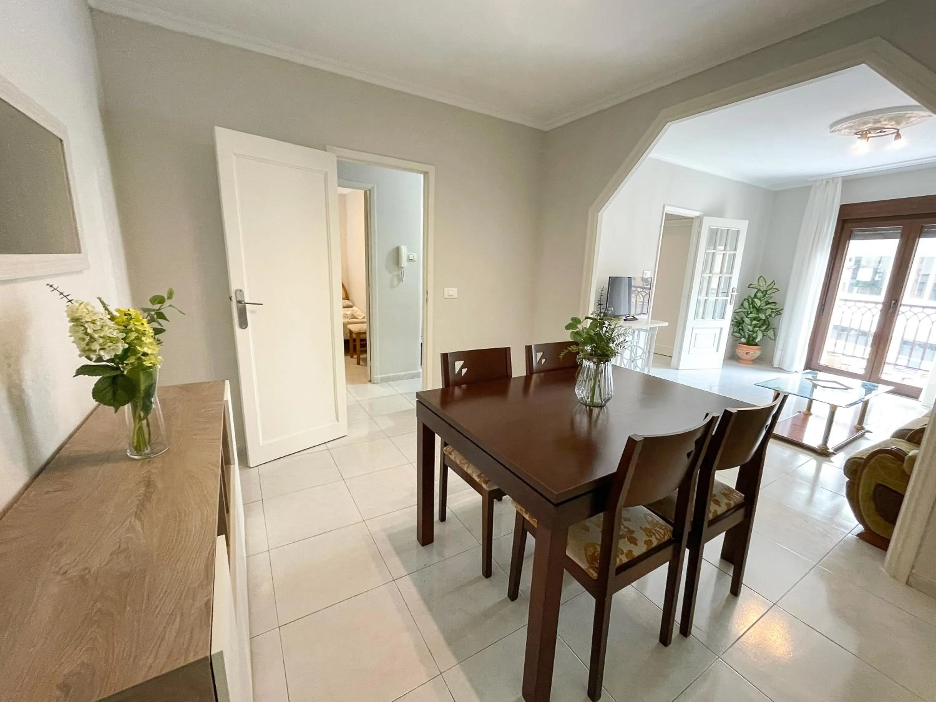 Dining area in Apartamentos Portonovo 3000