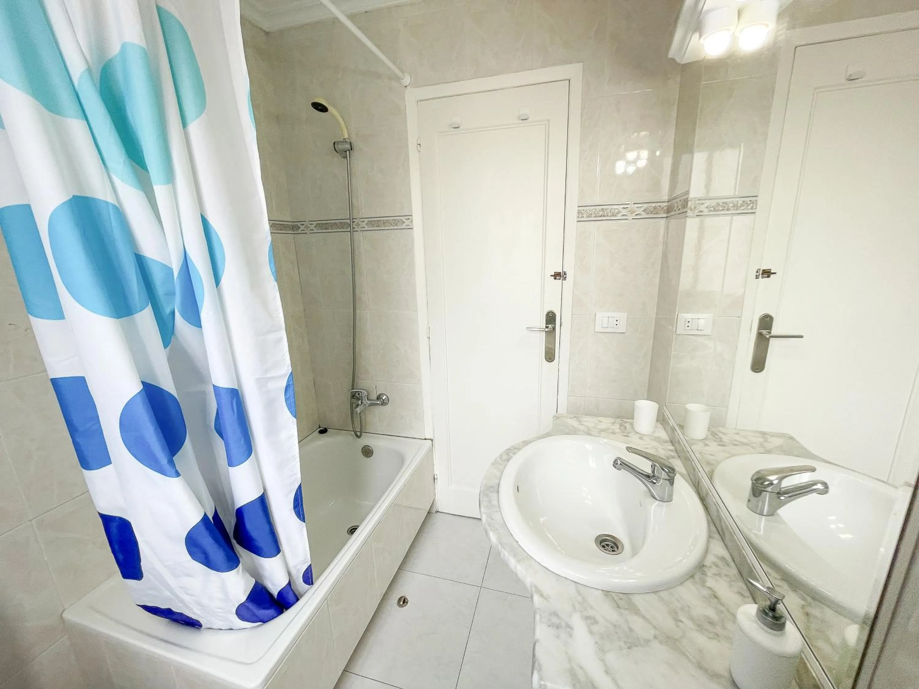 Bathroom in Apartamentos Portonovo 3000