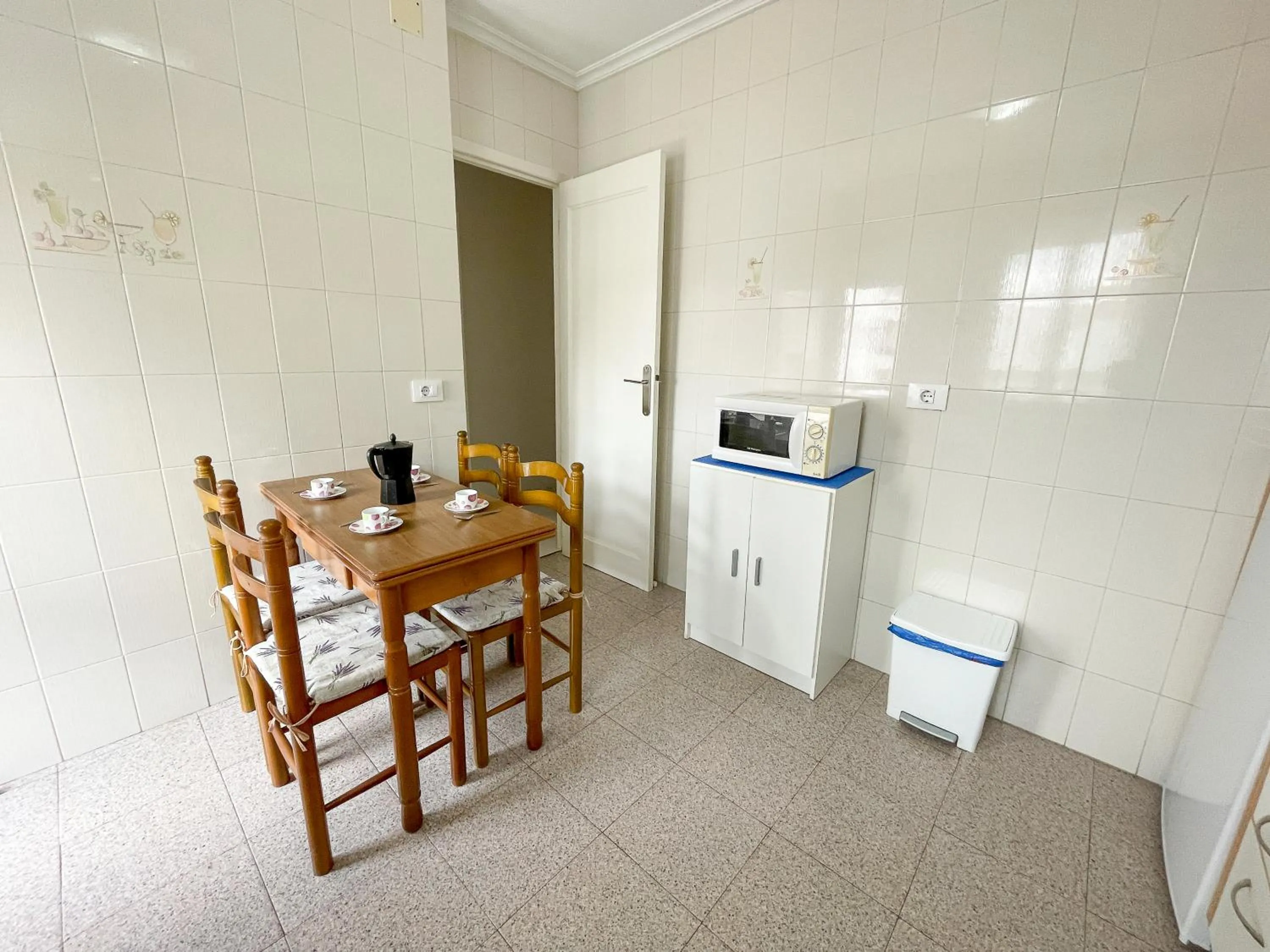 Kitchen or kitchenette in Apartamentos Portonovo 3000