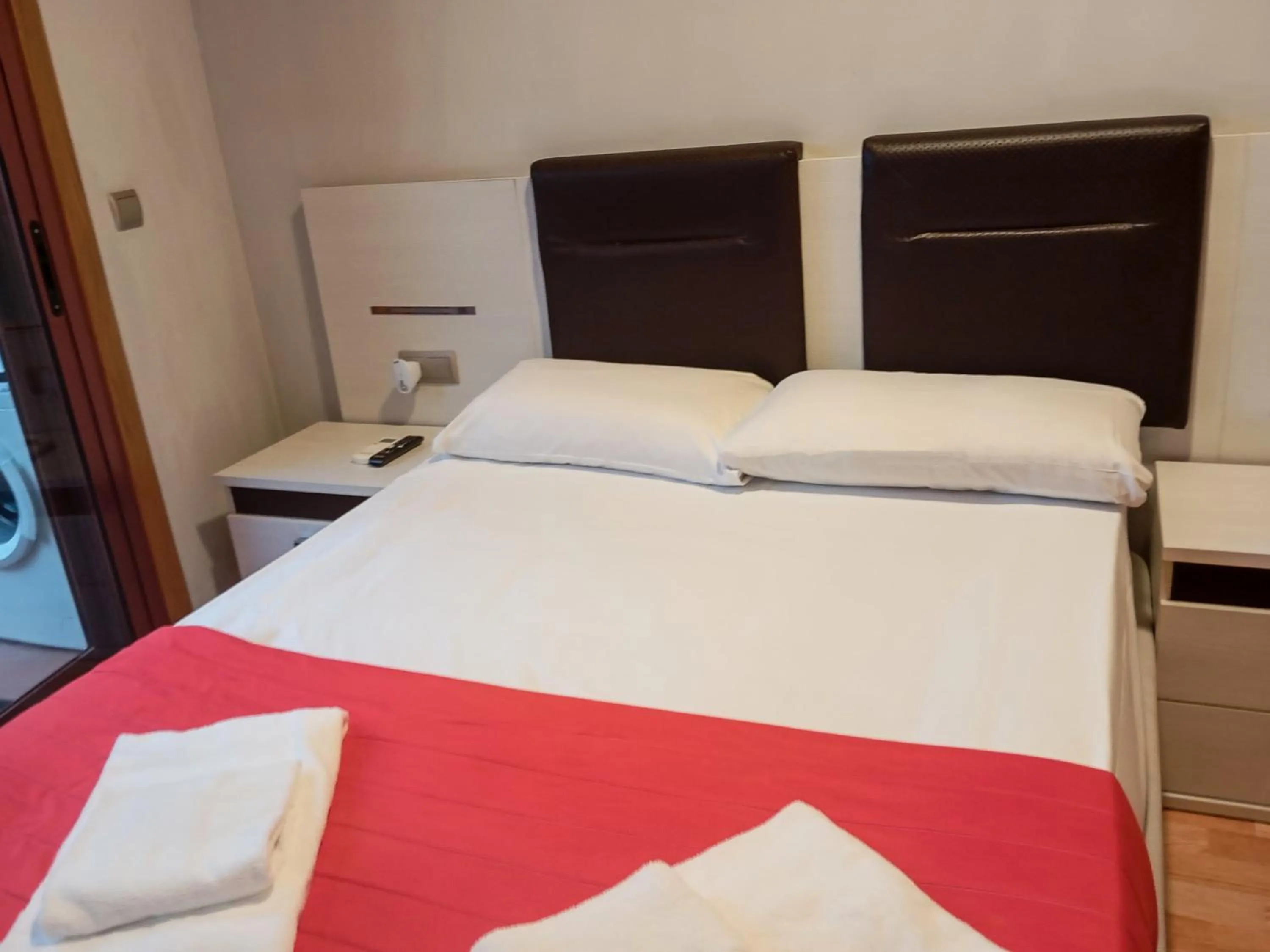 Bedroom, Bed in Apartamentos Portonovo 3000