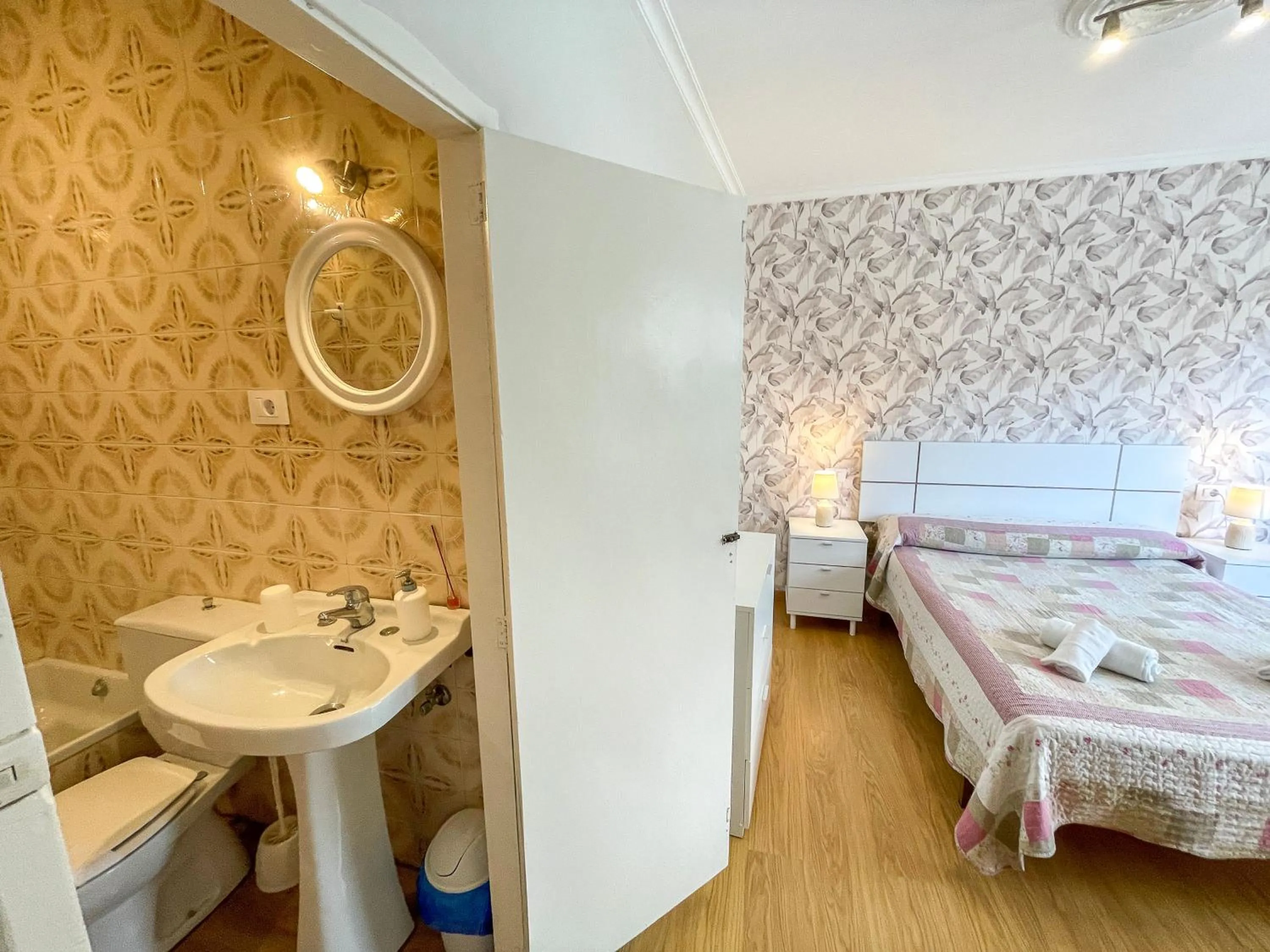 Bathroom, Bed in Apartamentos Portonovo 3000