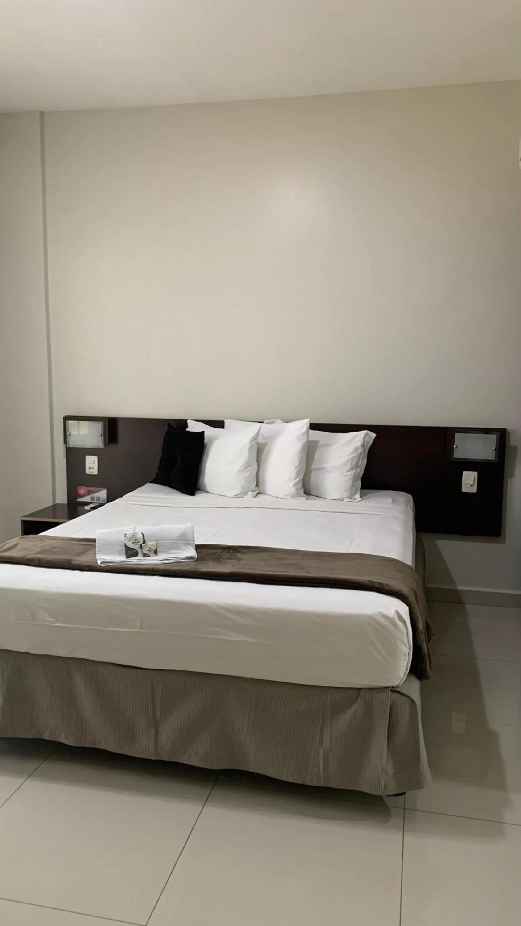 Bedroom, Bed in Atrium Express Hotels