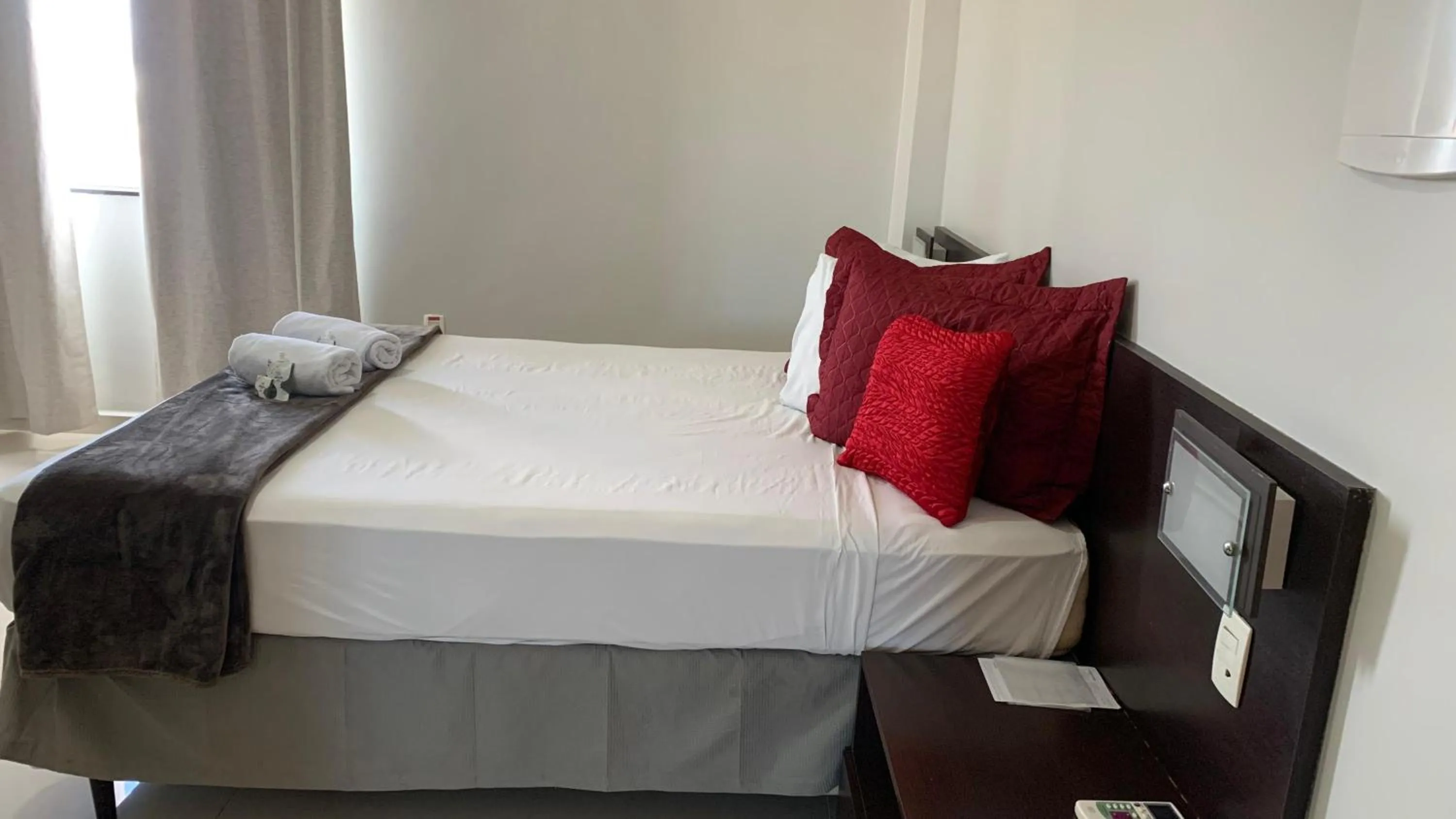 Bedroom, Bed in Atrium Express Hotels