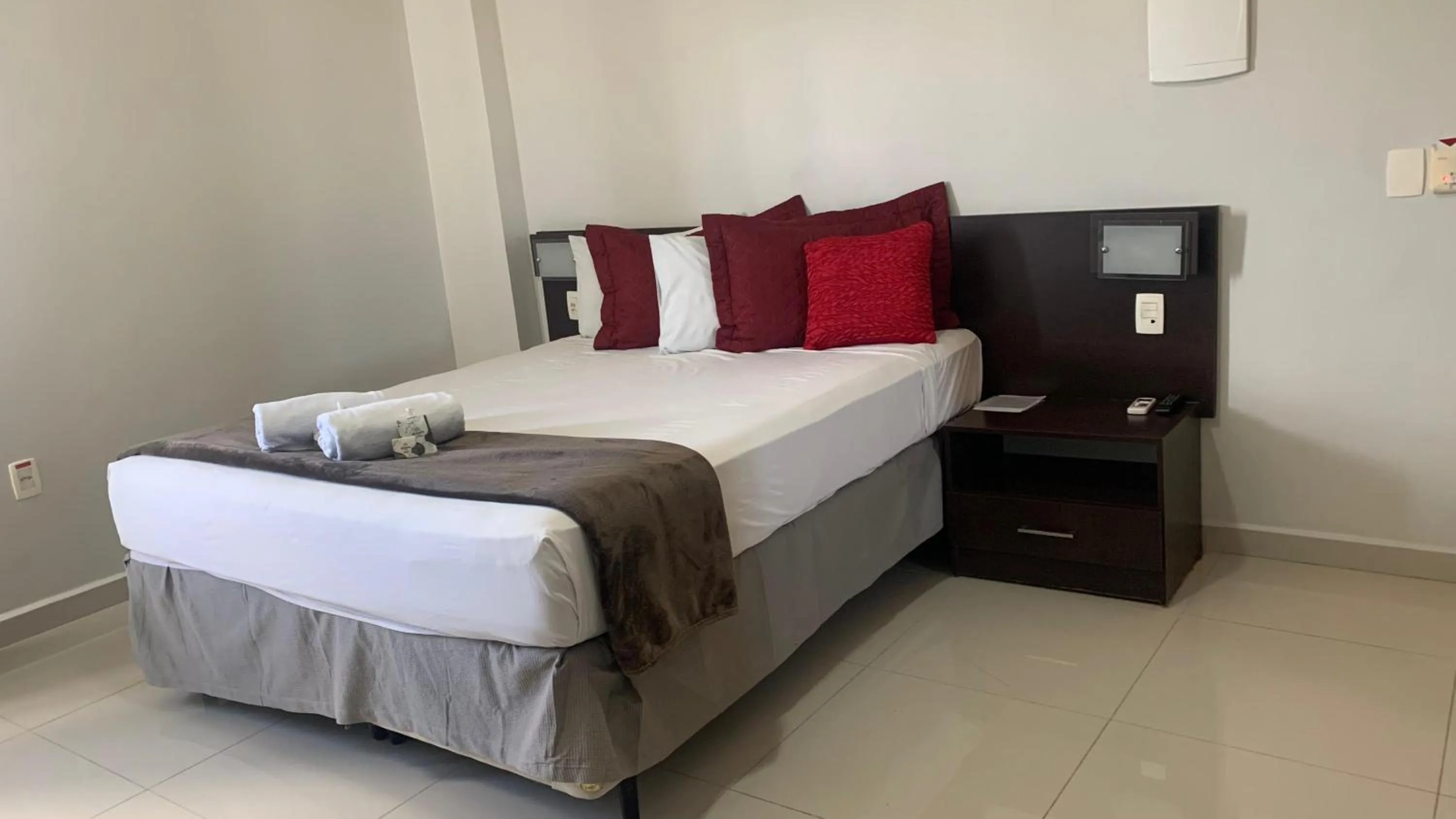 Bedroom, Bed in Atrium Express Hotels