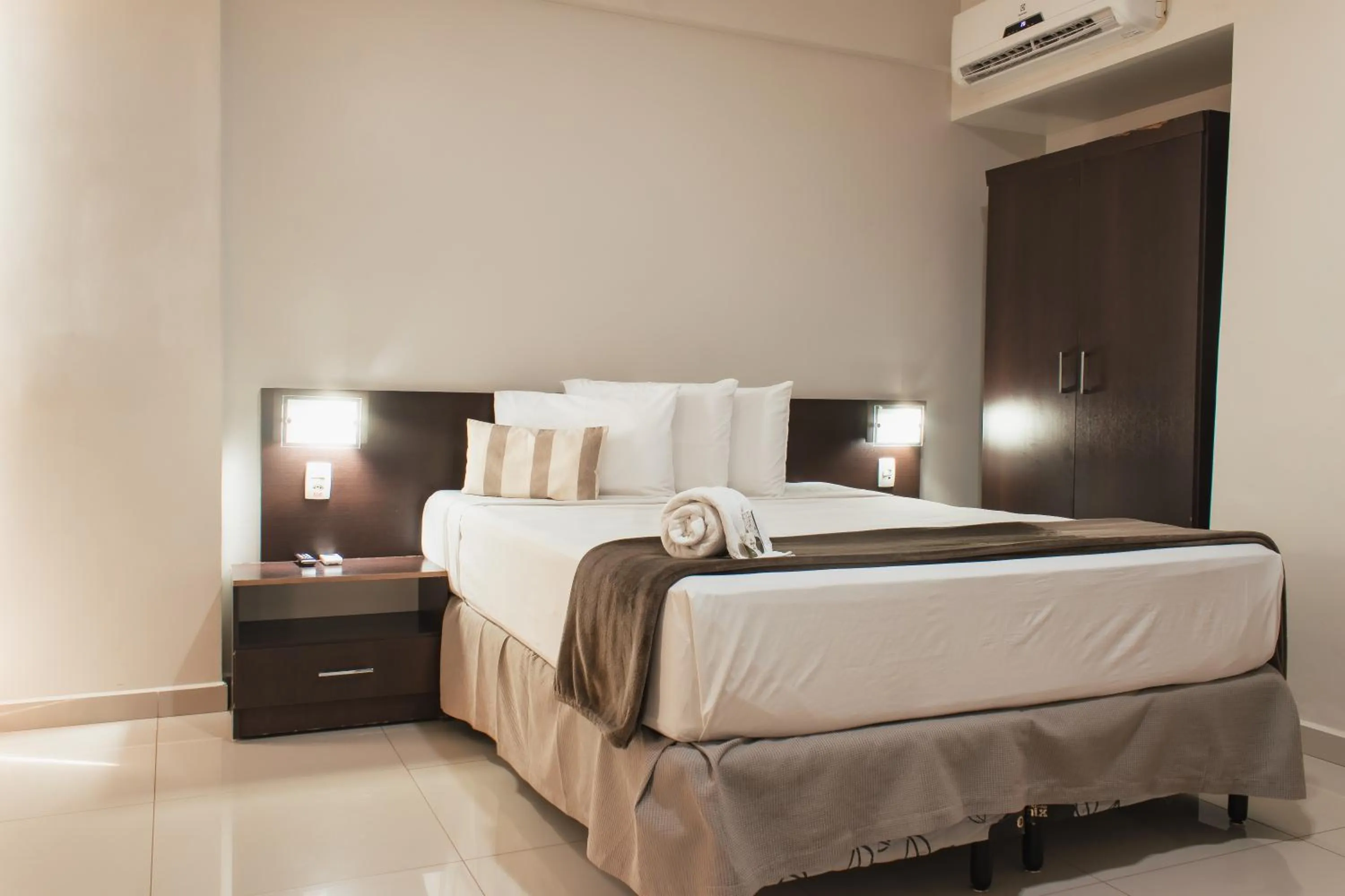 Bed in Atrium Express Hotels