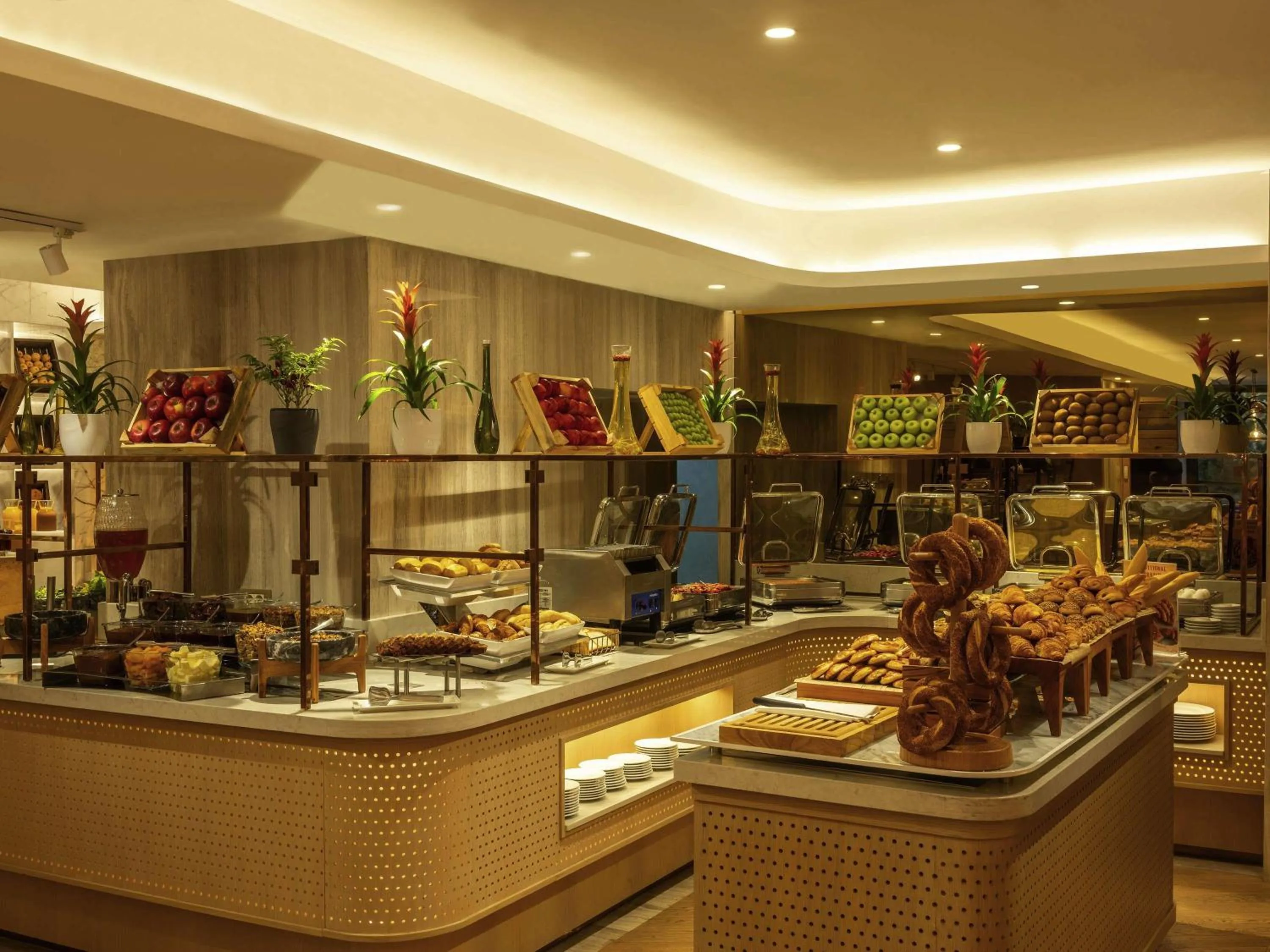 Breakfast in Mövenpick Hotel Istanbul Bosphorus