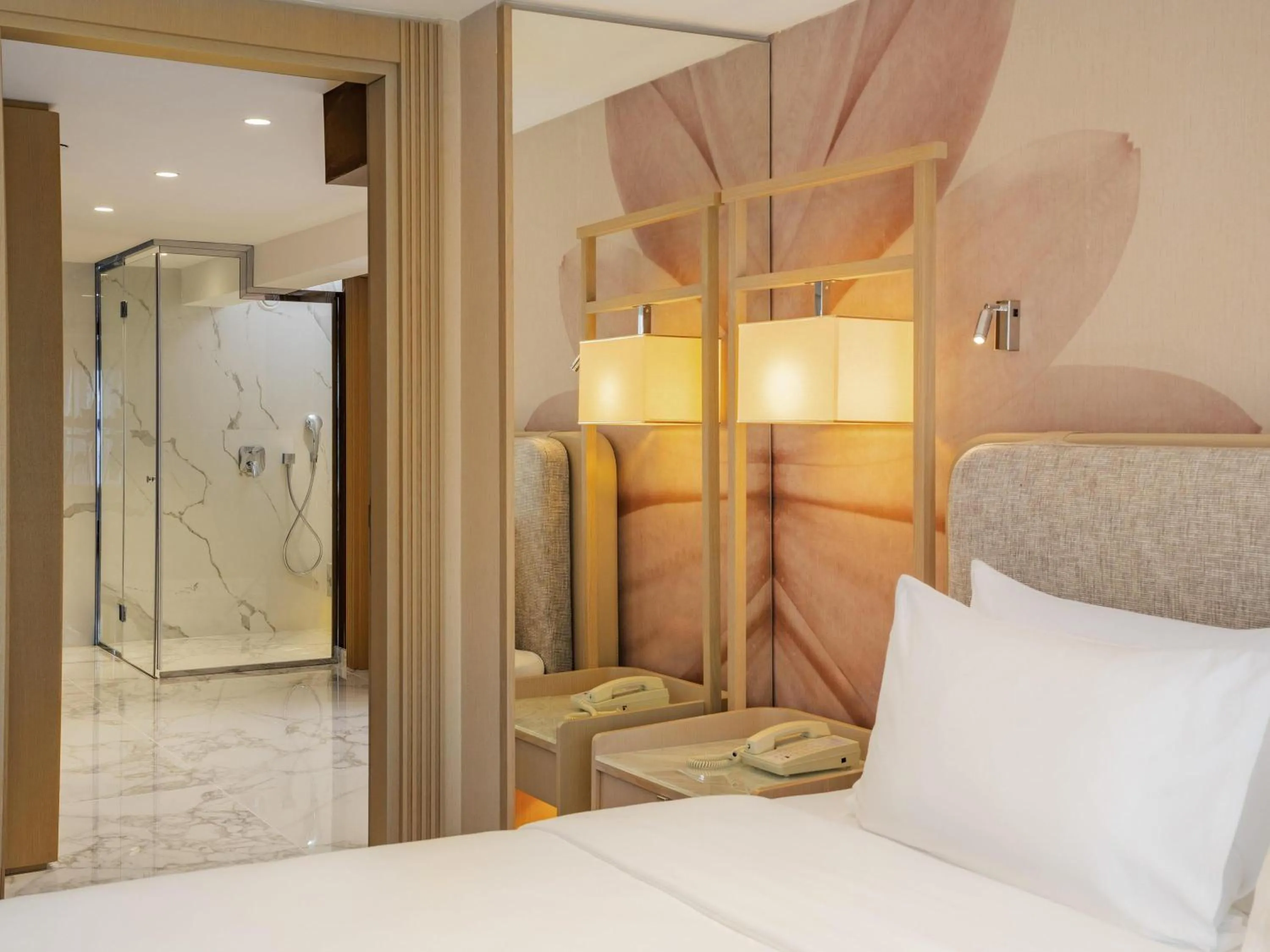 Bedroom, Bed in Mövenpick Hotel Istanbul Bosphorus