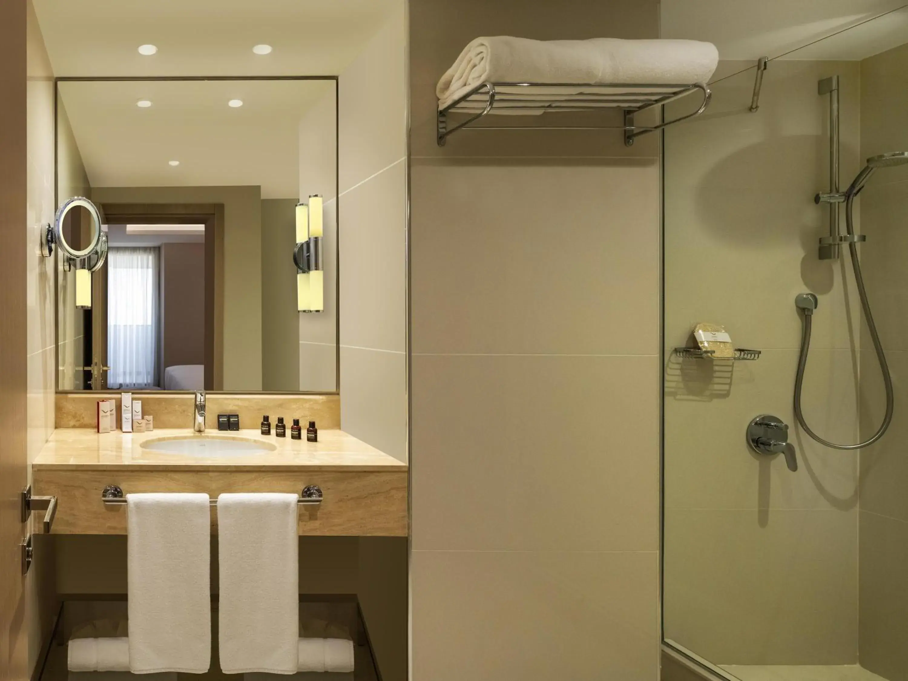 Bedroom in Mövenpick Hotel Istanbul Bosphorus Bedroom in Mövenpick Hotel Istanbul Bosphorus