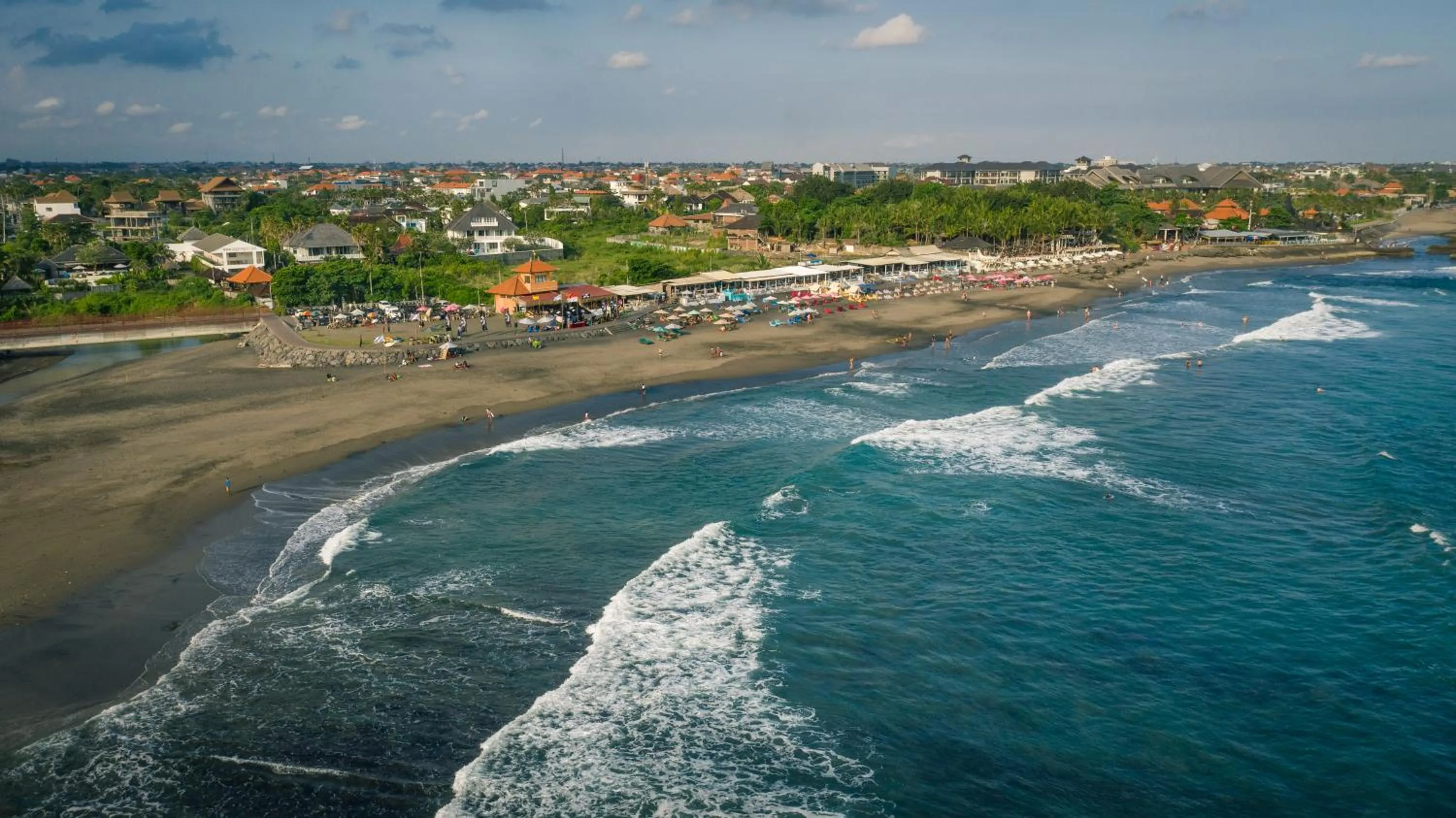 Restaurant/places to eat in Villa Markisa Echo Beach