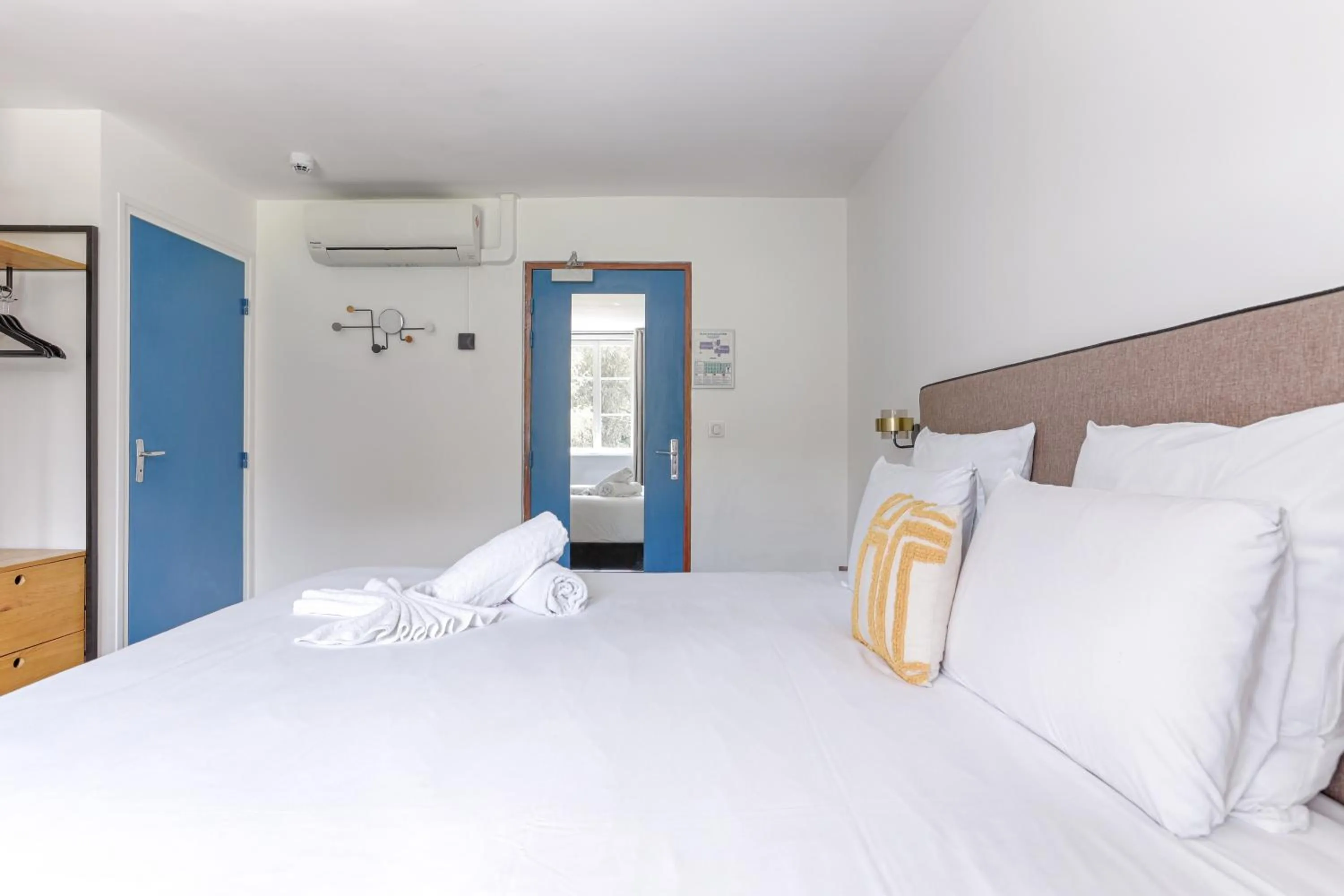 Photo of the whole room, Bed in La Coudraie - Proche de Disneyland