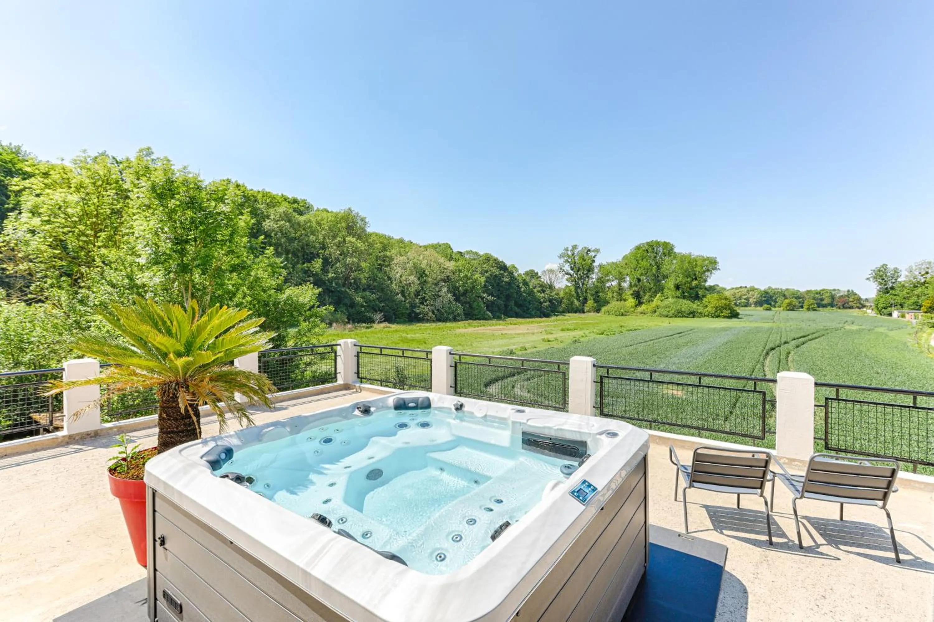 Hot Tub in La Coudraie - Proche de Disneyland