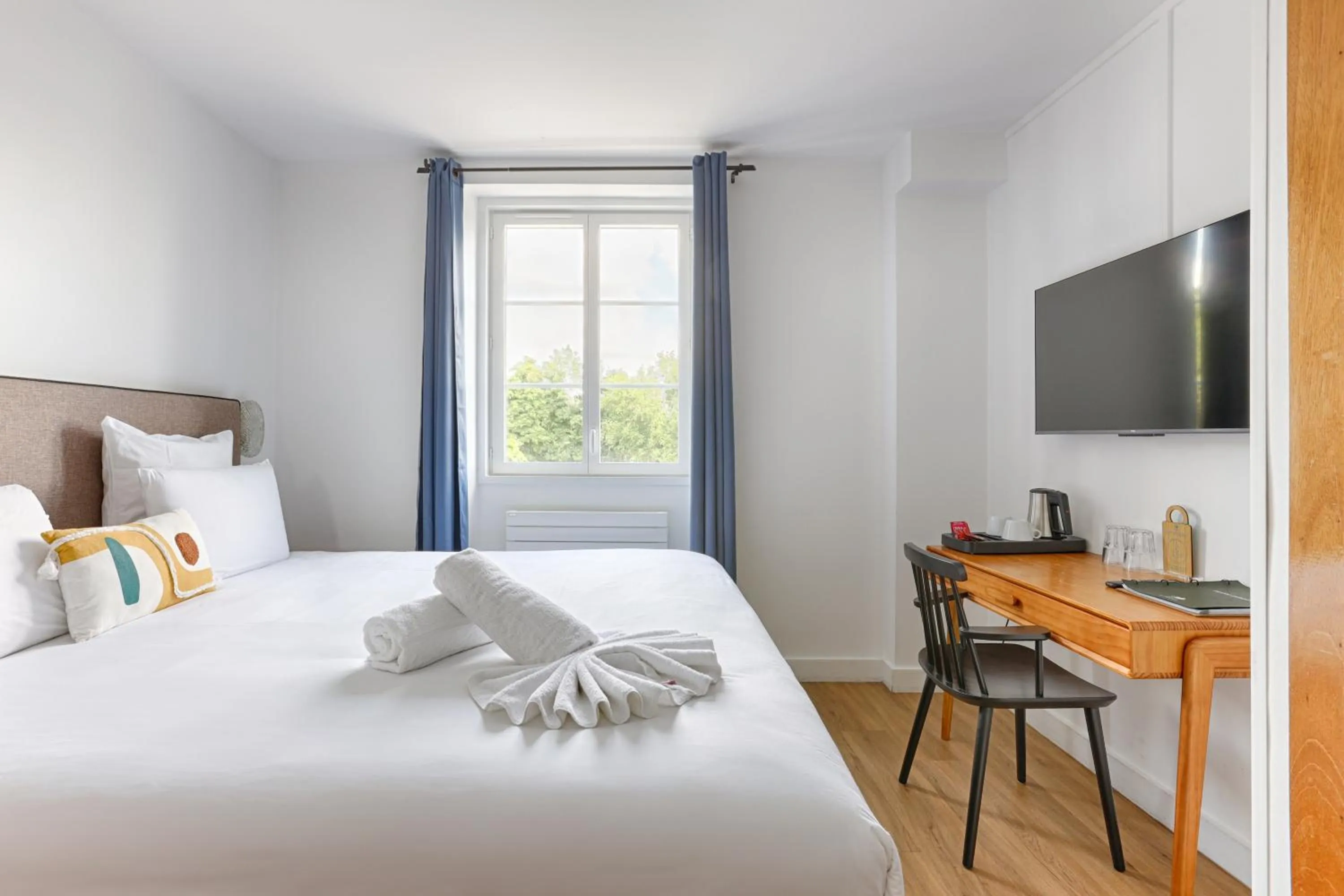 Bedroom, Bed in La Coudraie - Proche de Disneyland