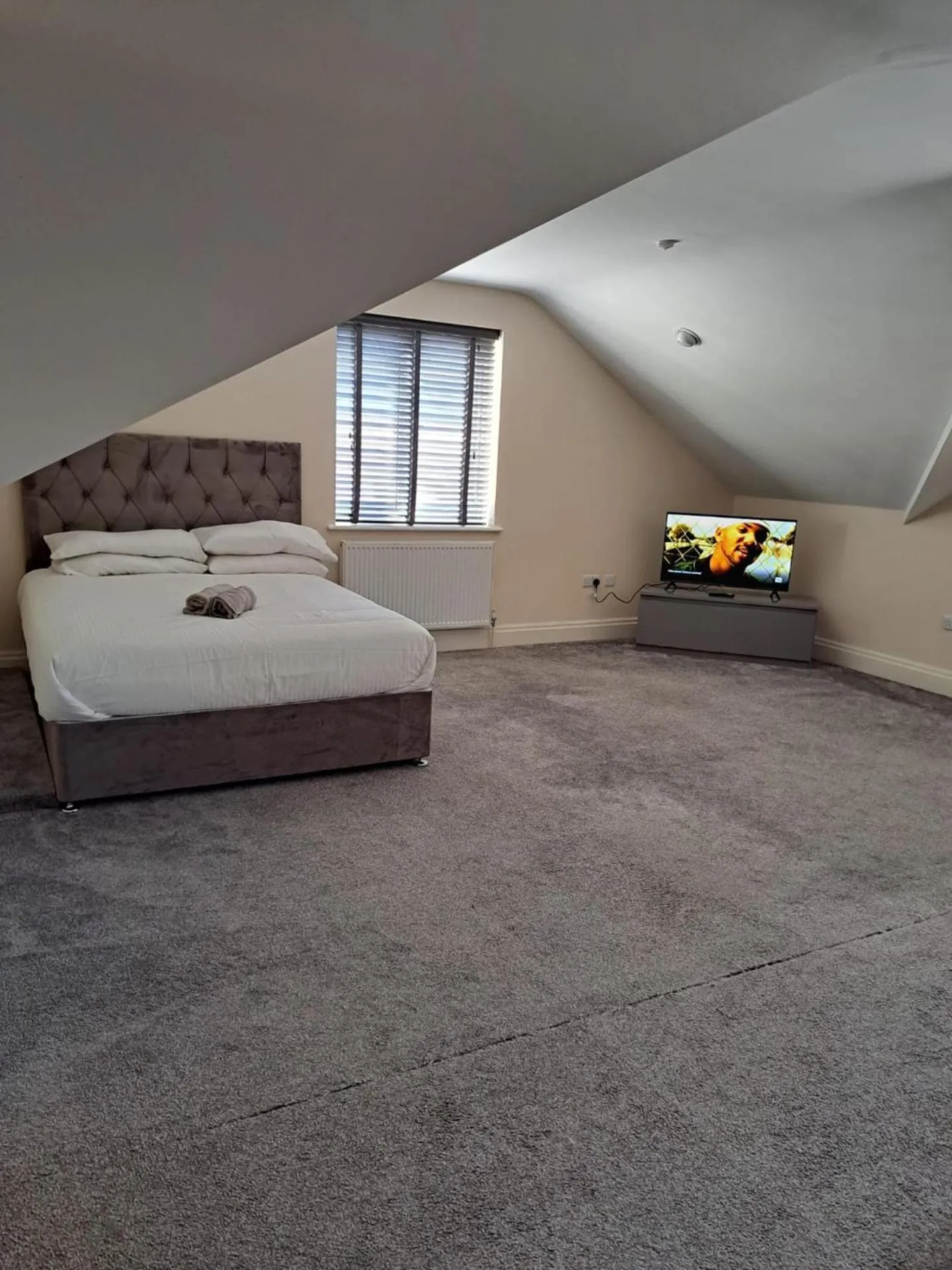 1 Bed Loft - Sleeps 2 - Parking - Wifi